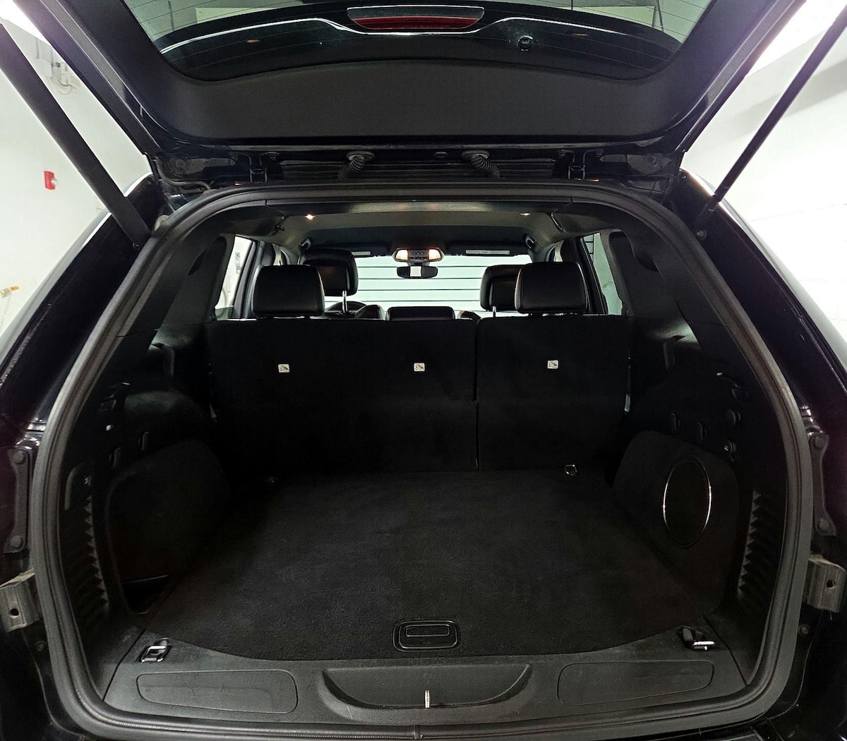 Trunk/Cargo (Seats Up)