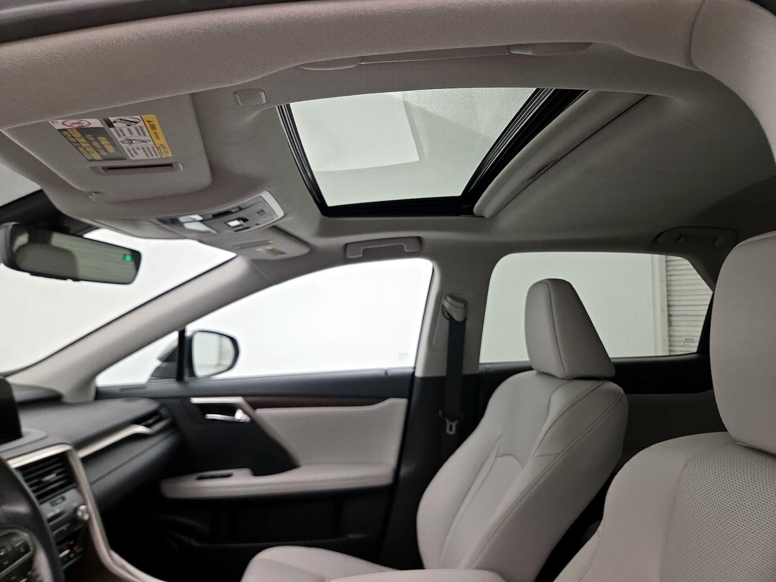 Sunroof(s) & Overhead Airbags