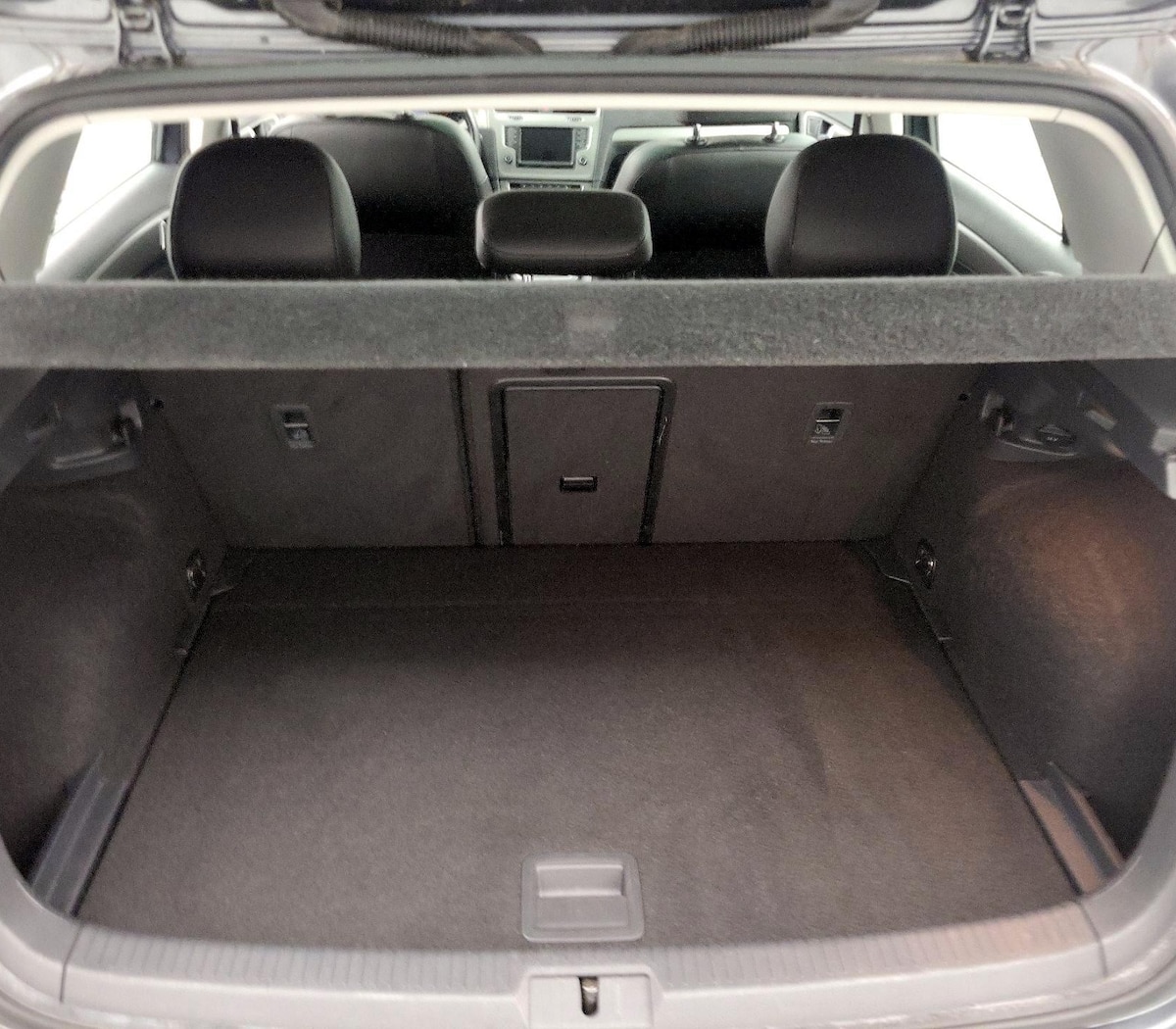 Trunk/Cargo (Seats Up)