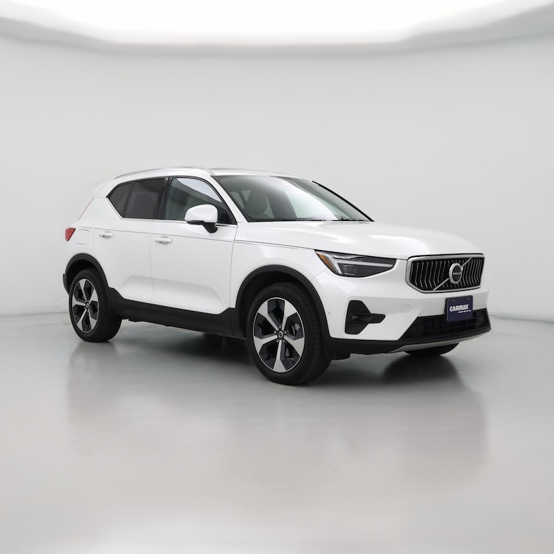 2024 Volvo XC40 B5 Plus Bright Theme