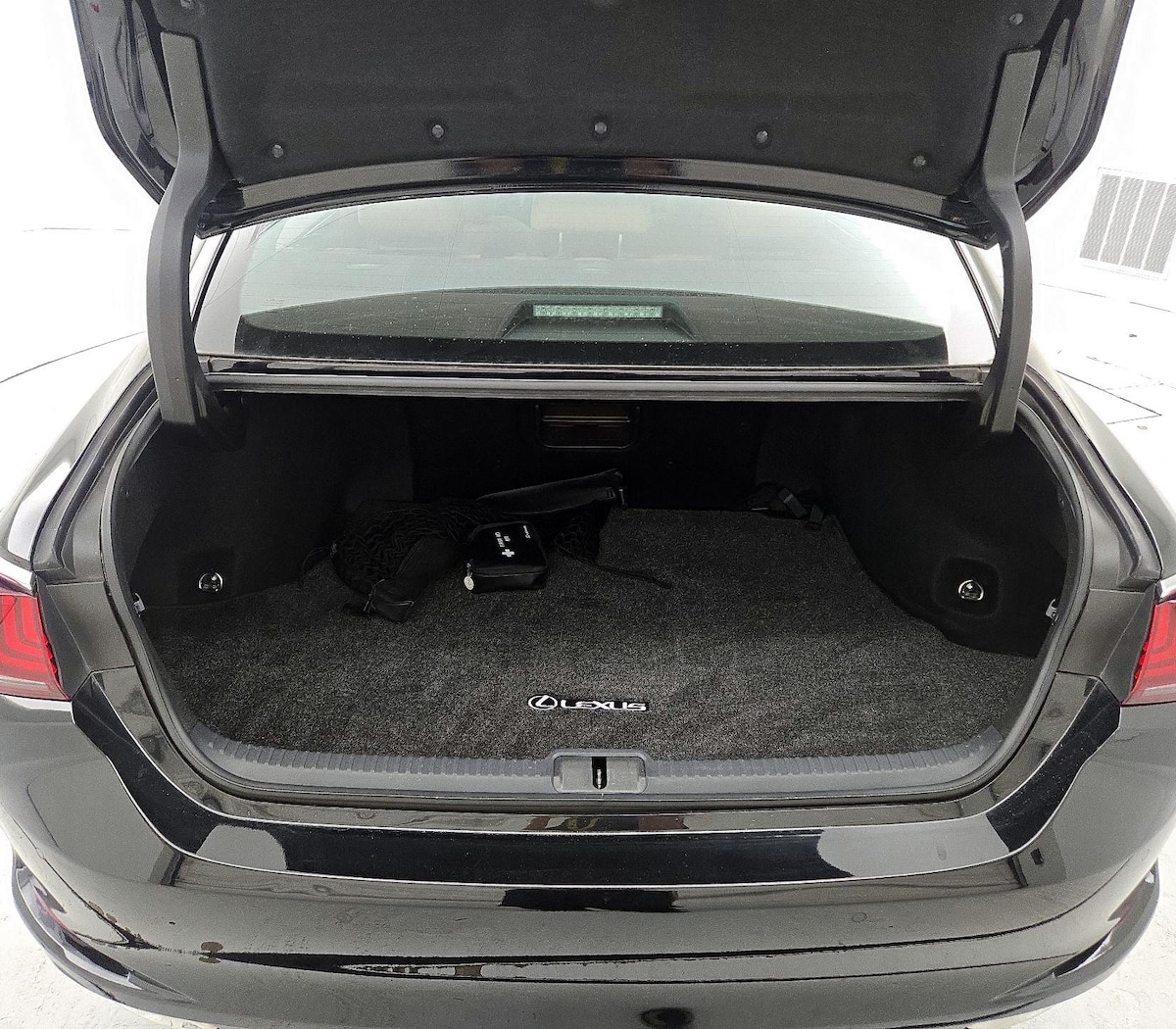 Trunk/Cargo (Seats Up)