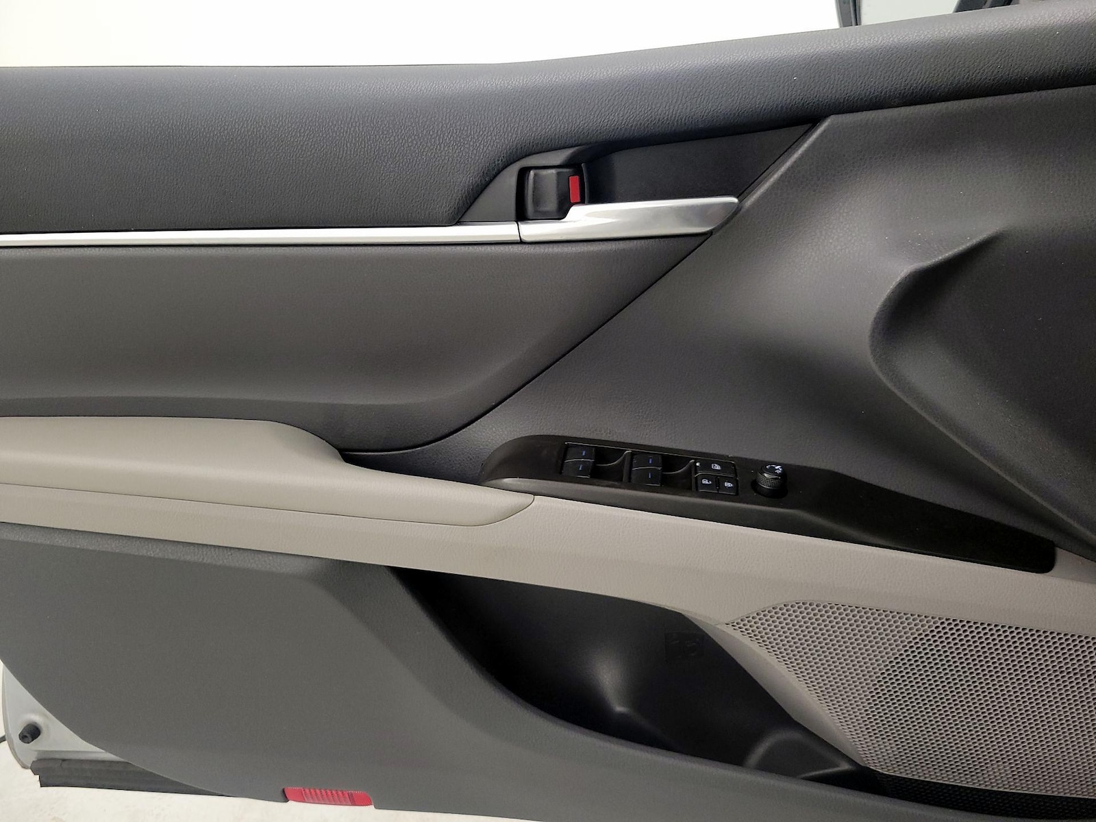 2023 Toyota Camry LE - Photo 13