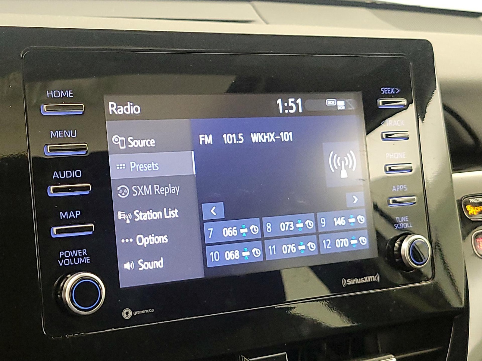 2023 Toyota Camry LE - Photo 16