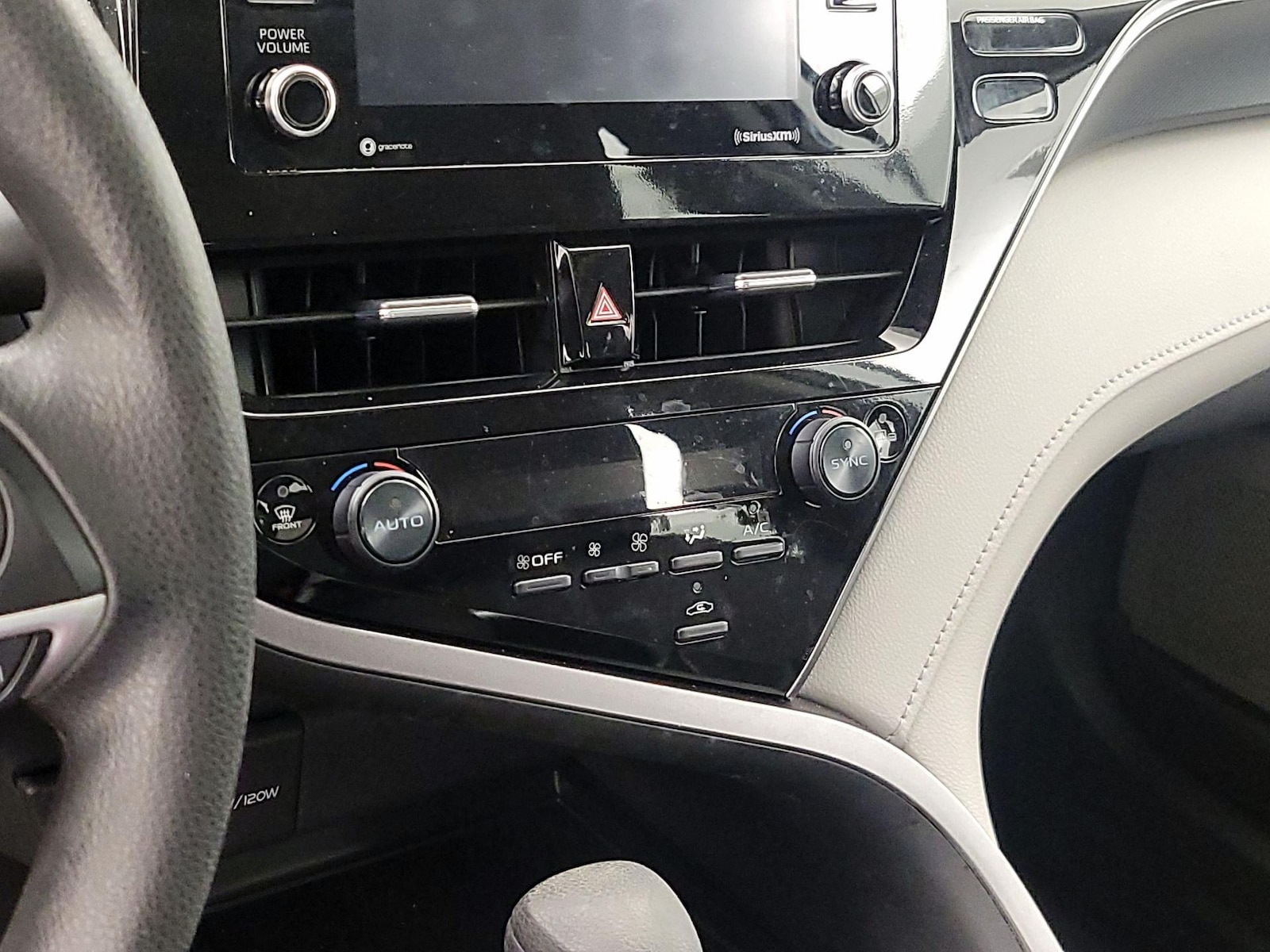 2023 Toyota Camry LE - Photo 17