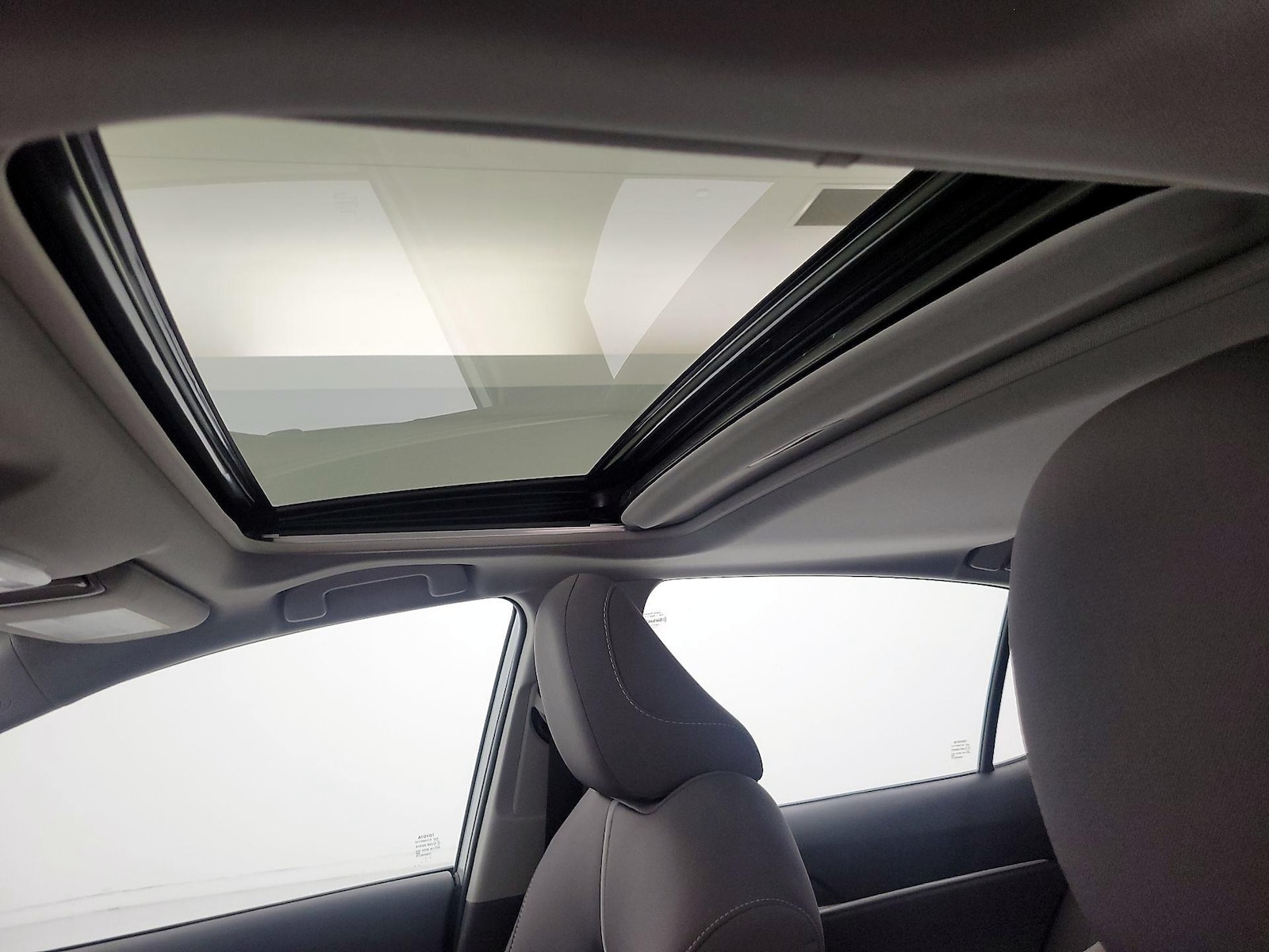Sunroof(s) & Overhead Airbags