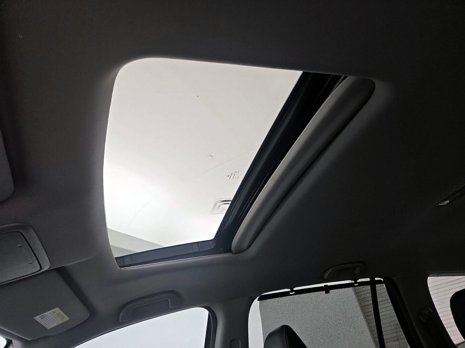 Sunroof(s) & Overhead Airbags