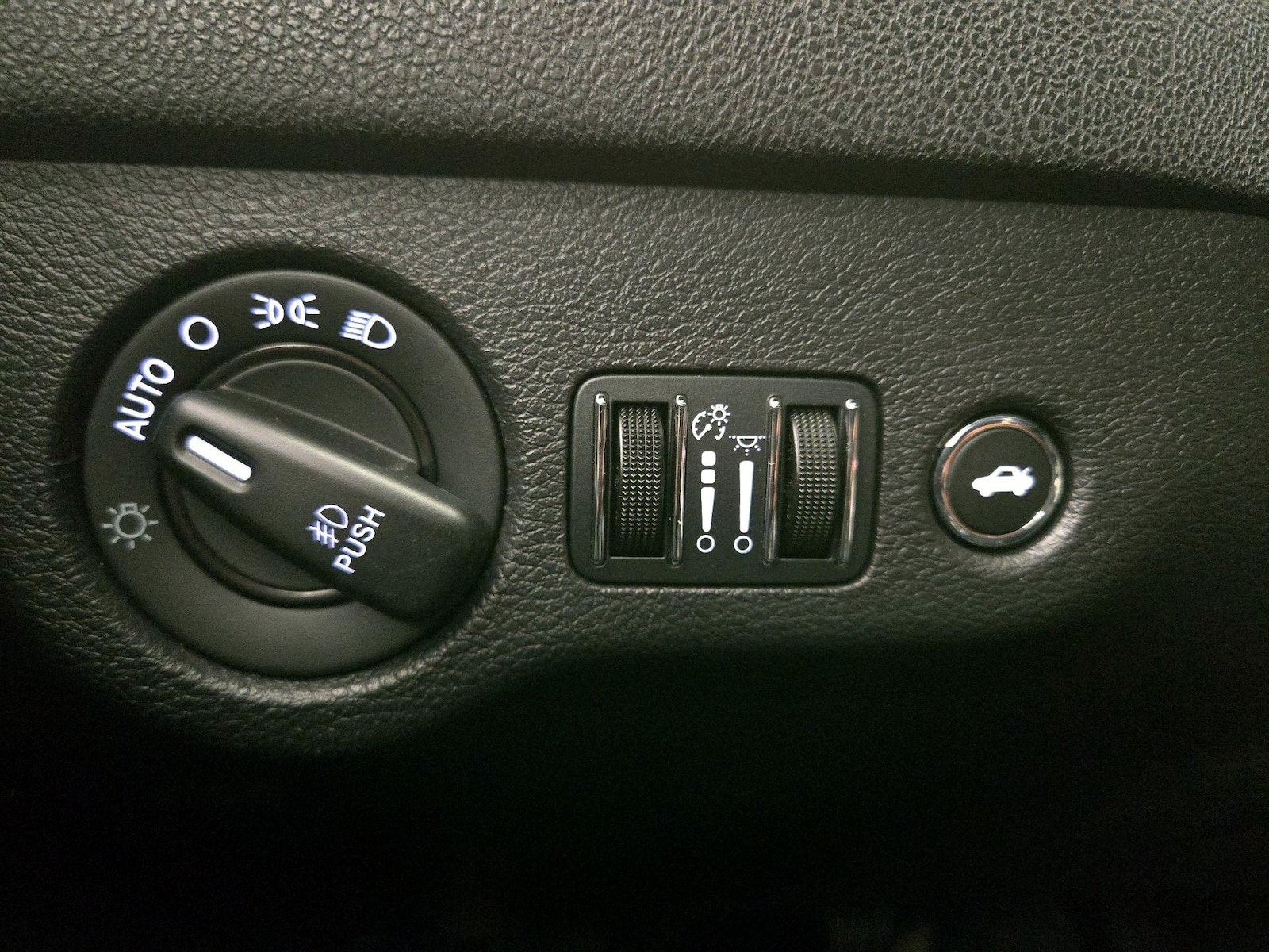 2016 Dodge Charger SE - Photo 14