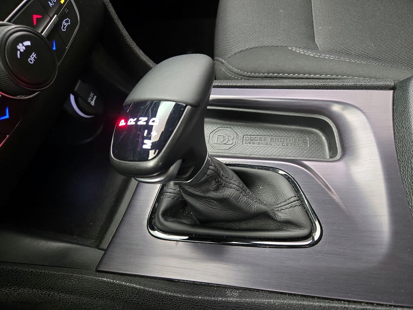2016 Dodge Charger SE - Photo 17