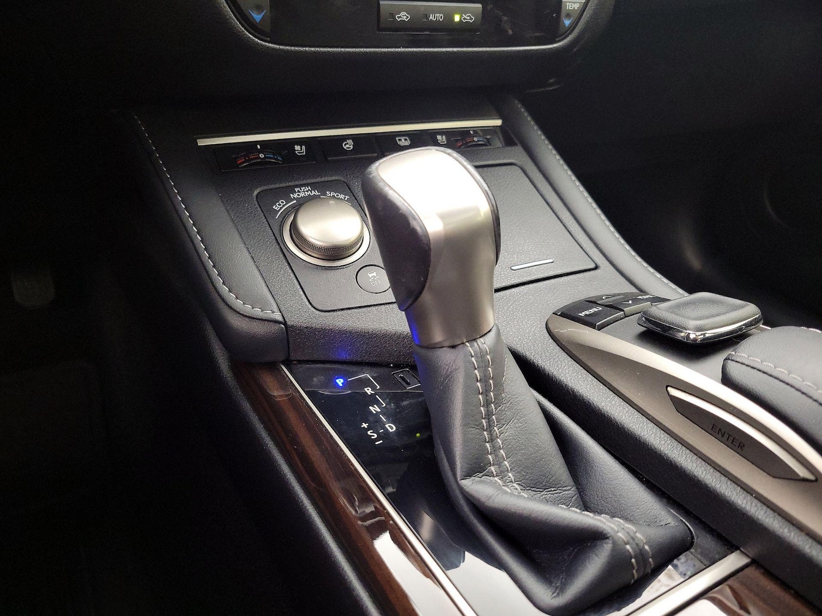 2016 Lexus ES 350 - Photo 19