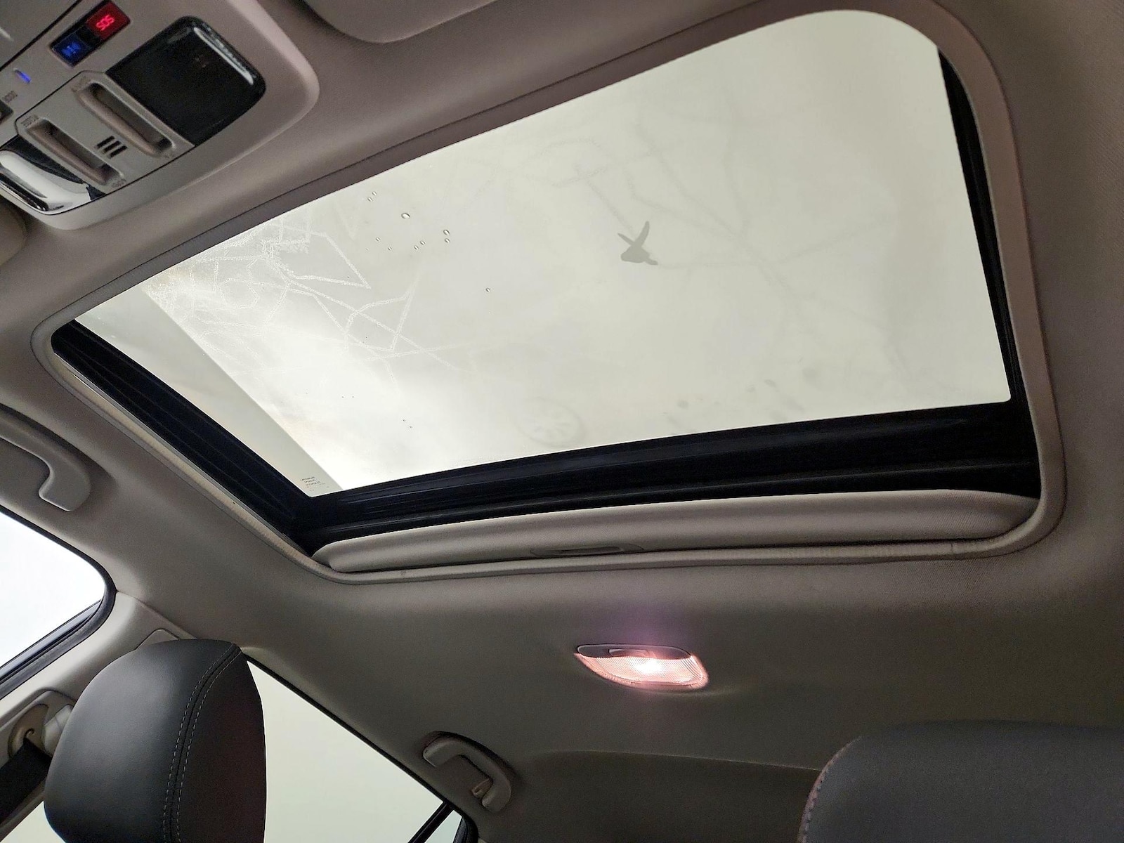 Sunroof(s) & Overhead Airbags