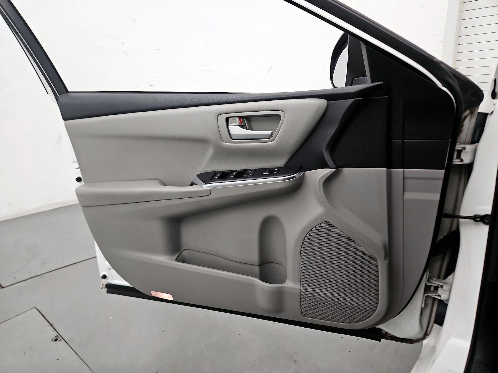 2017 Toyota Camry SE - Photo 13