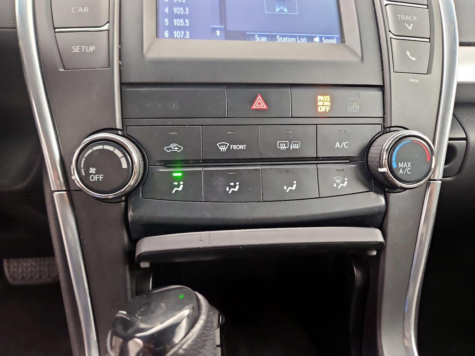 2017 Toyota Camry SE - Photo 16