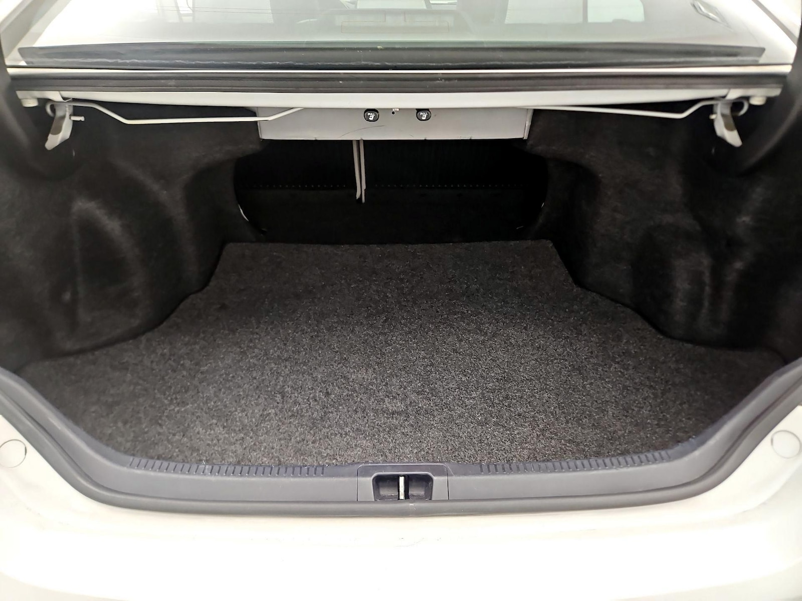 2017 Toyota Camry SE - Photo 19