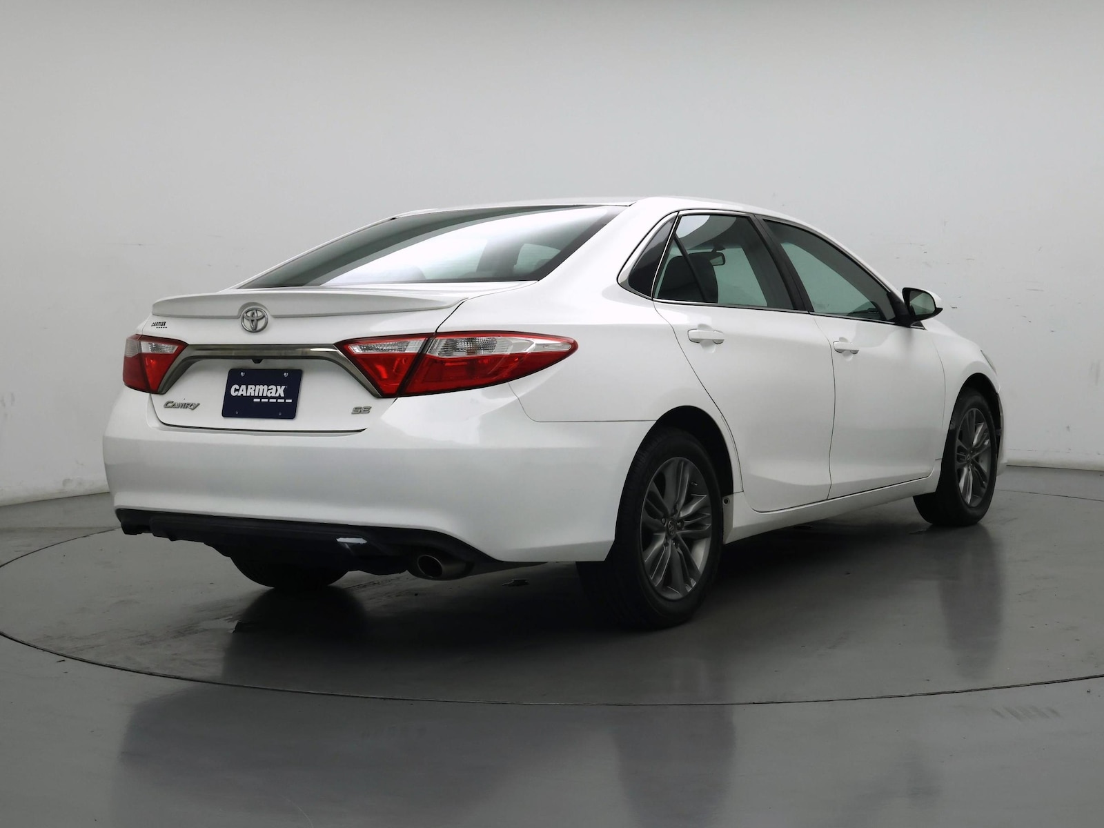 2017 Toyota Camry SE - Photo 9