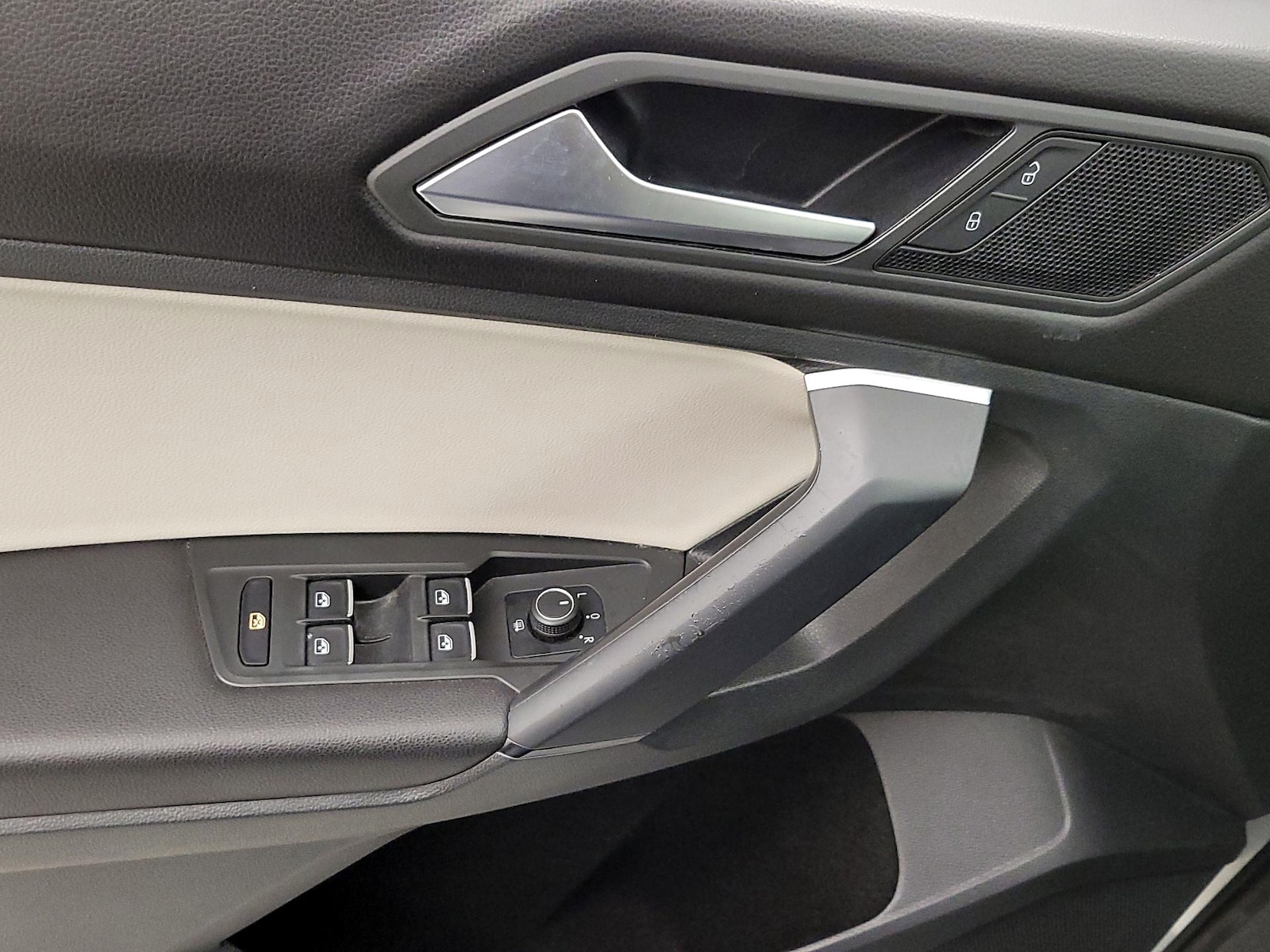 2019 Volkswagen Tiguan SE - Photo 13