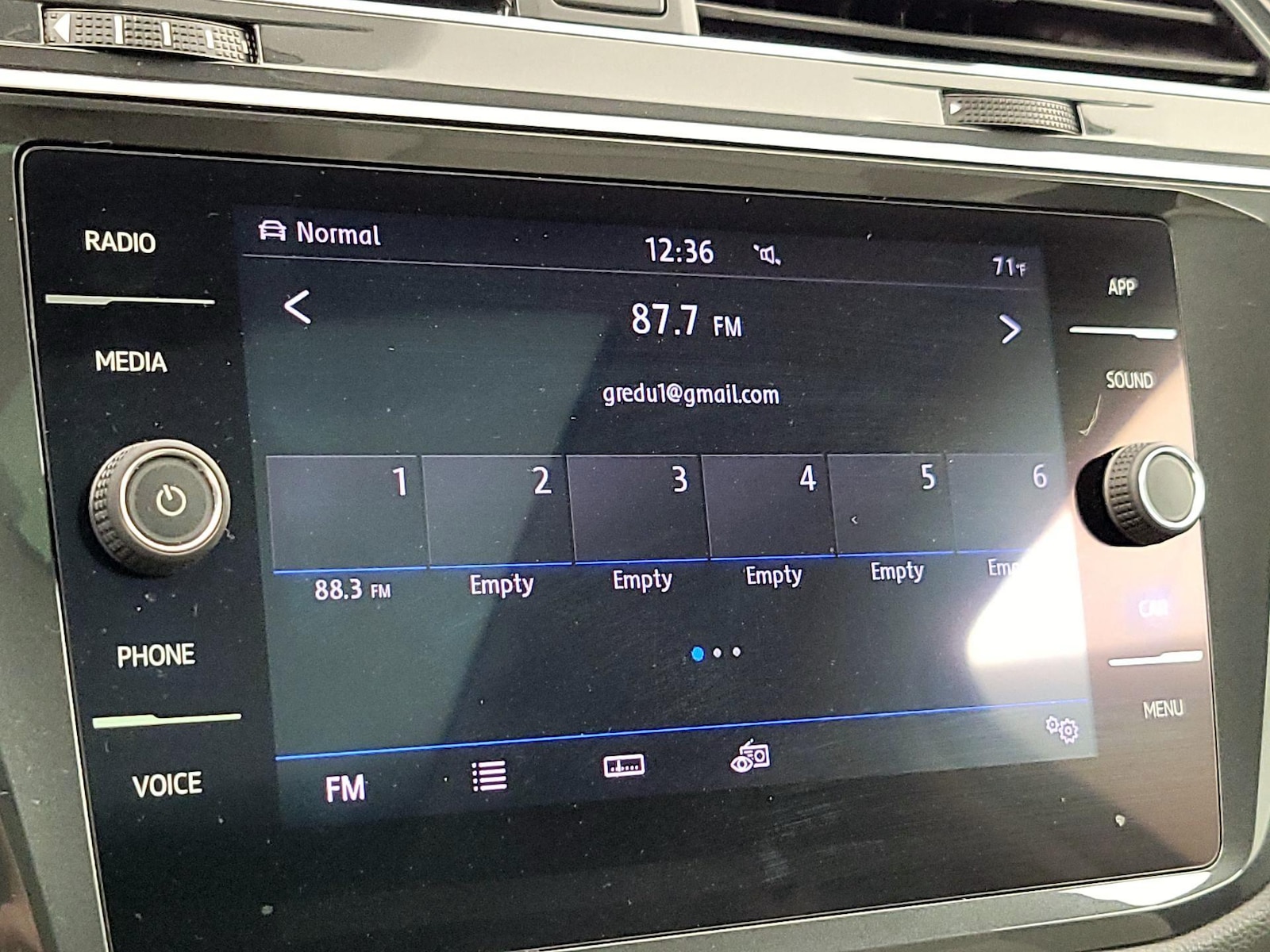 2019 Volkswagen Tiguan SE - Photo 16