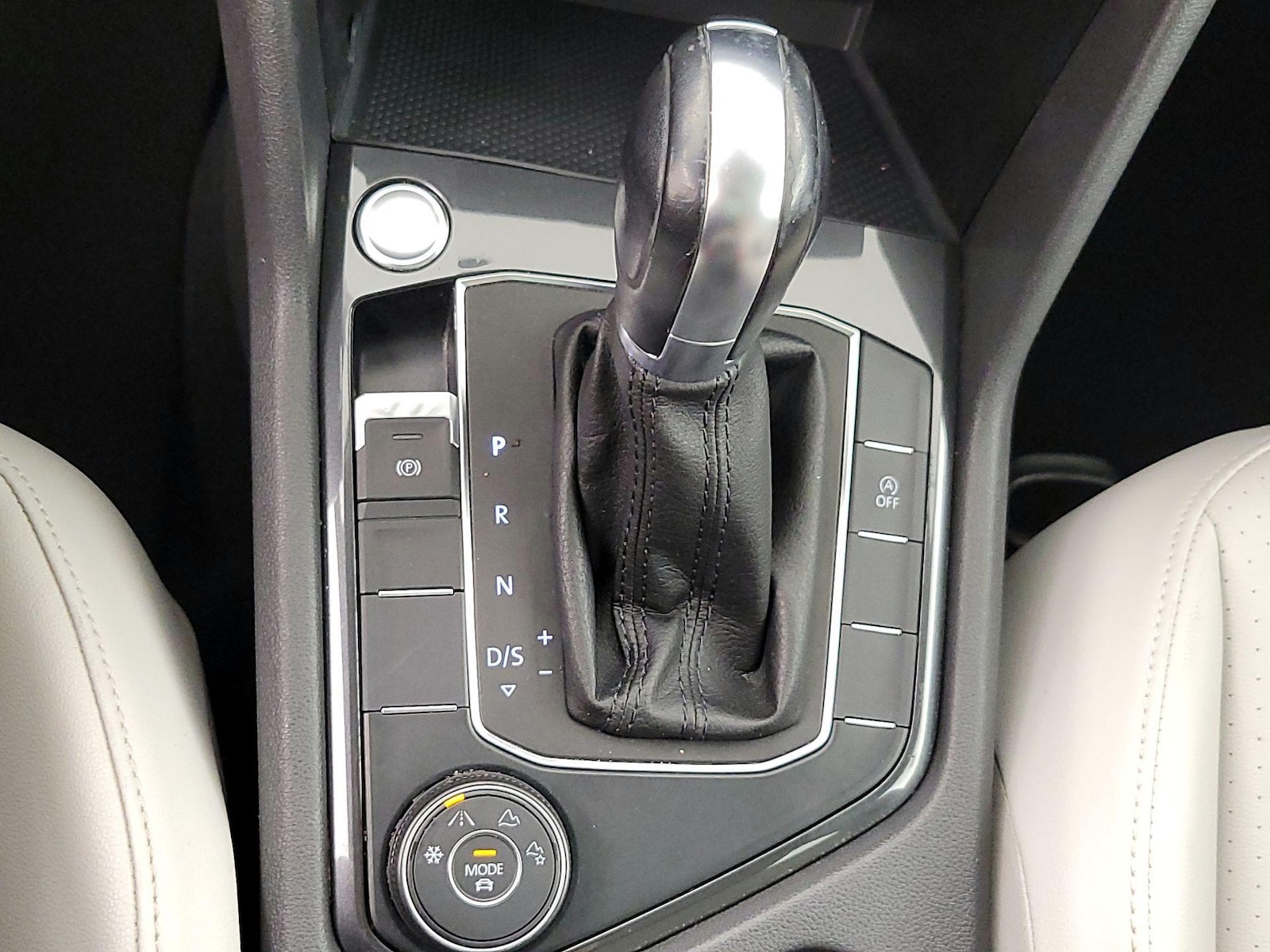 2019 Volkswagen Tiguan SE - Photo 18