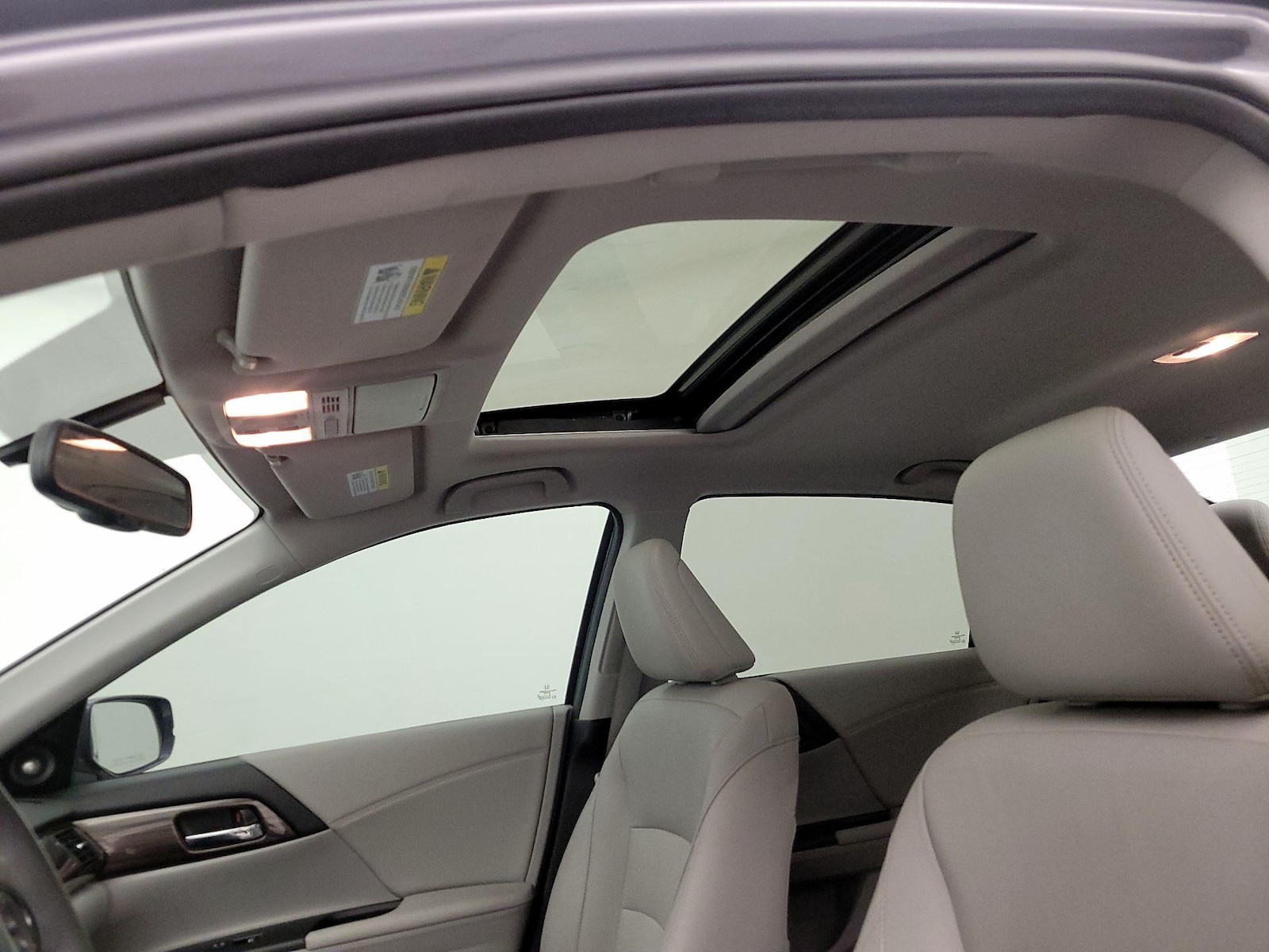 Sunroof(s) & Overhead Airbags