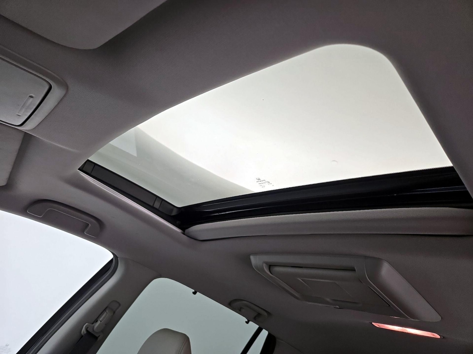 Sunroof(s) & Overhead Airbags