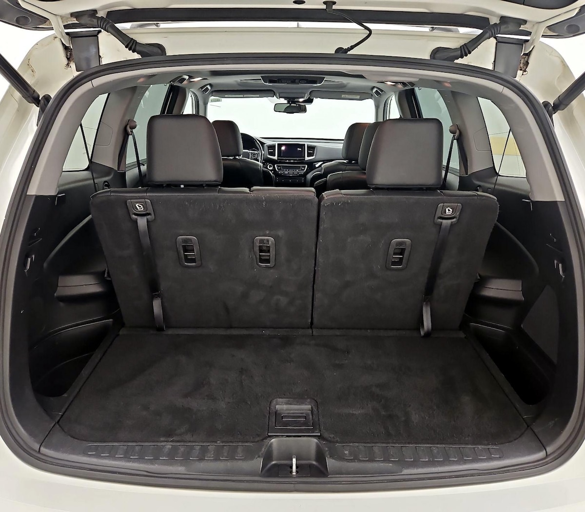Trunk/Cargo (Seats Up)