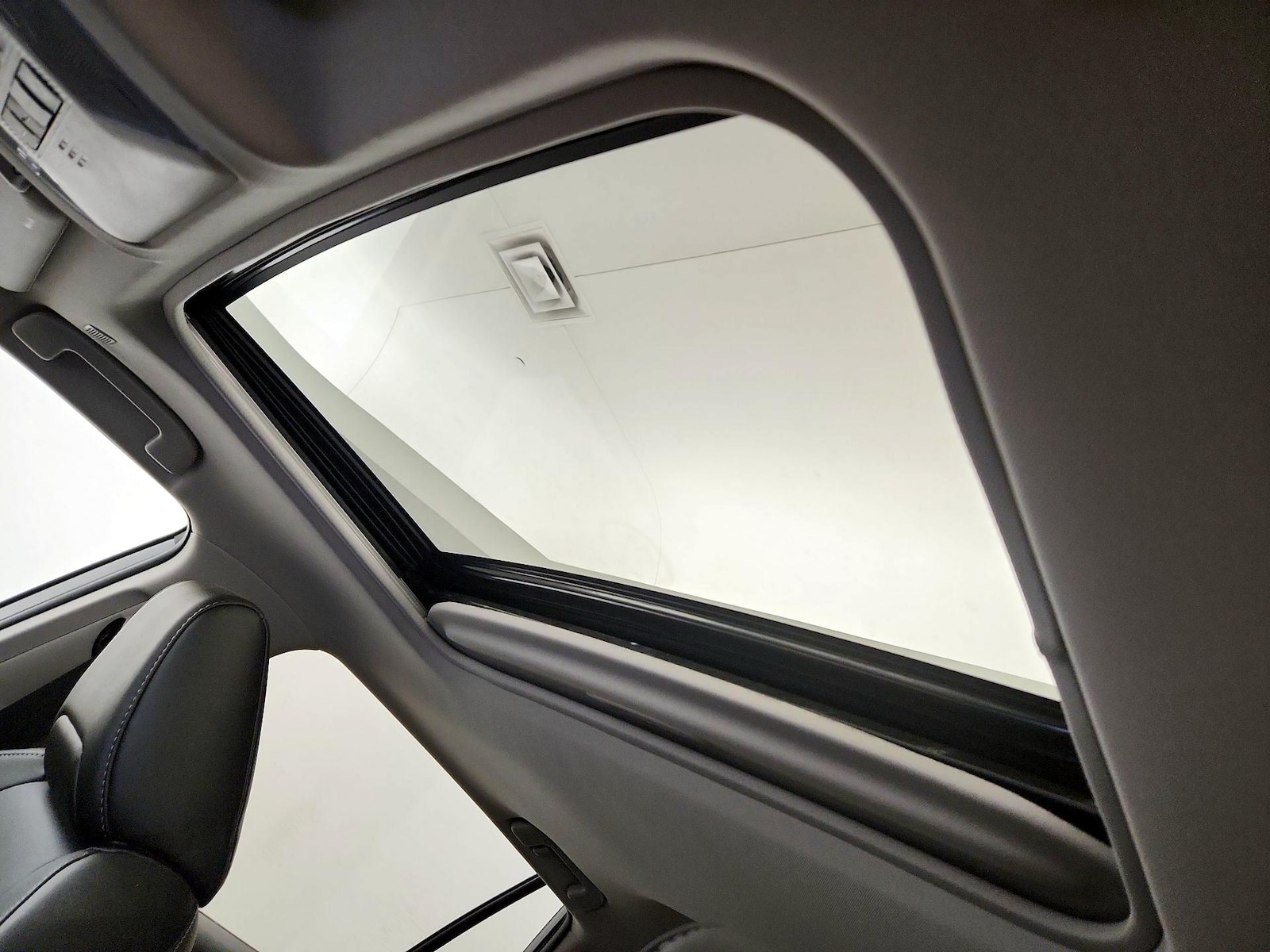 2023 Toyota RAV4 XLE Premium - Photo 18