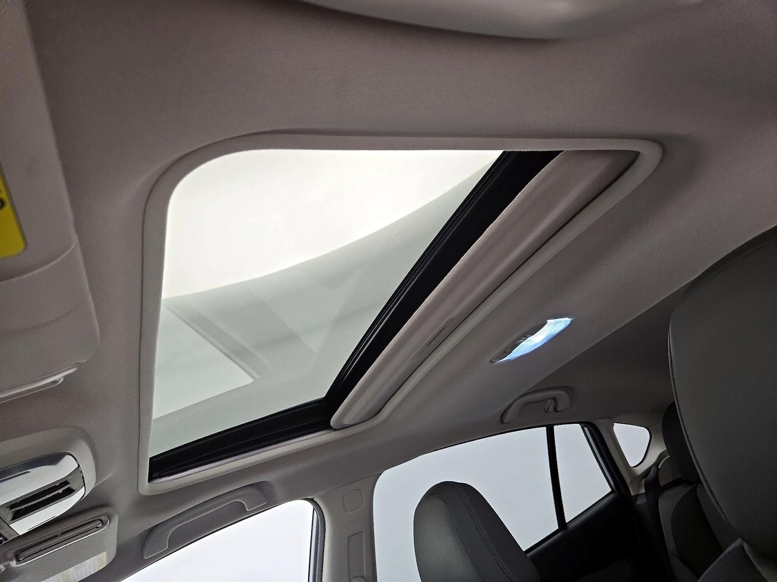 Sunroof(s) & Overhead Airbags