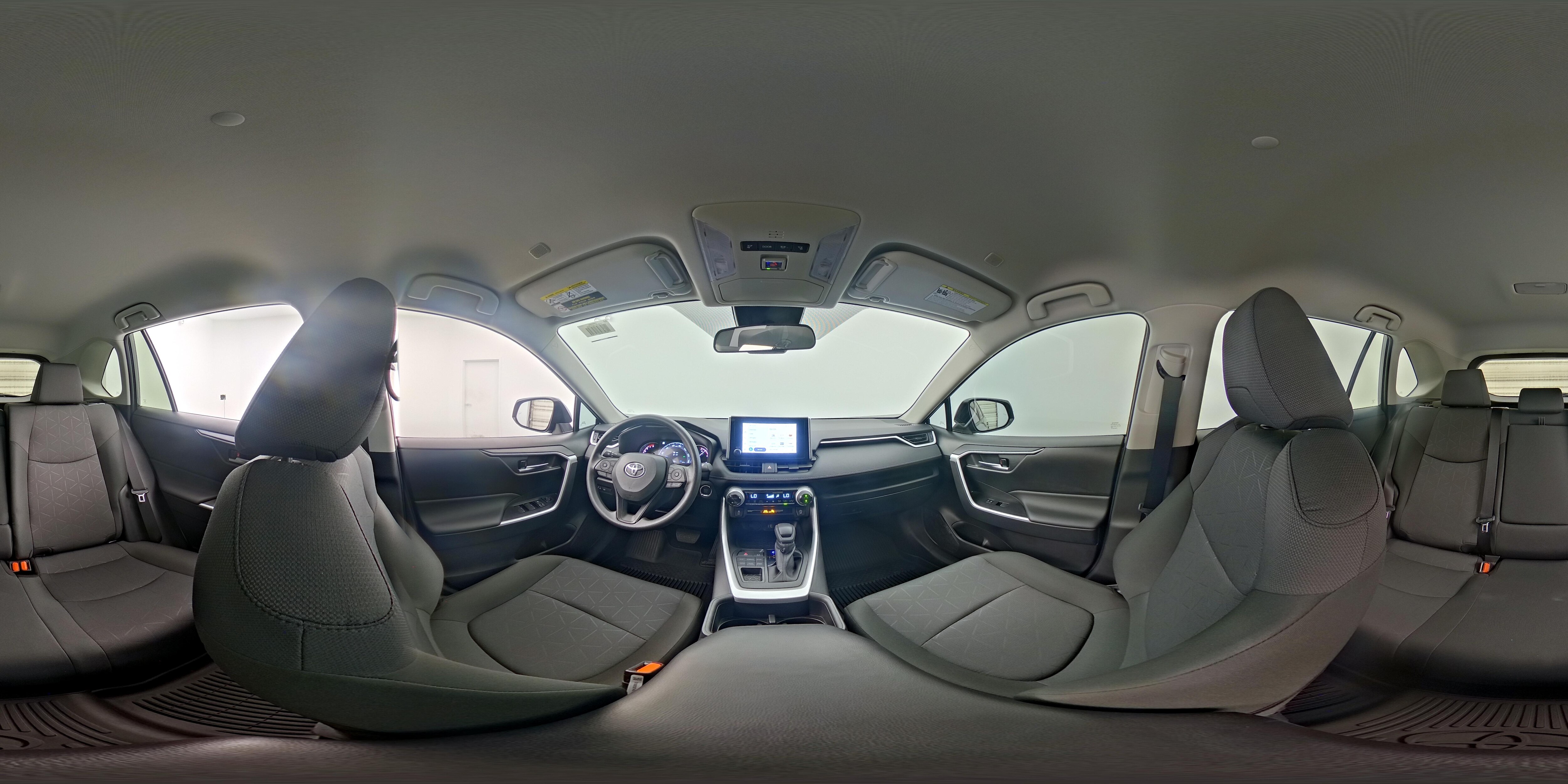 2025 Toyota RAV4 XLE - Photo 24