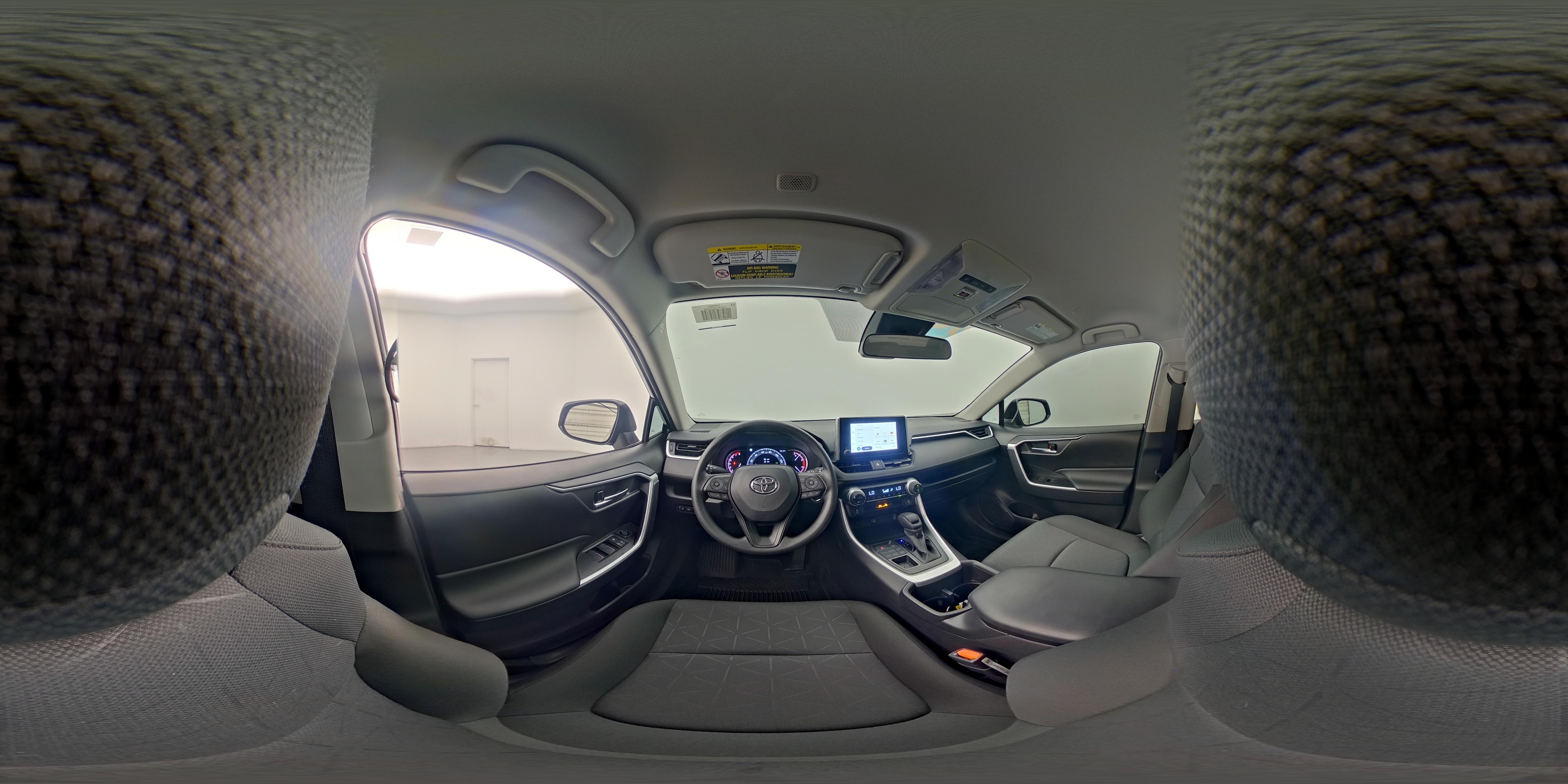 2025 Toyota RAV4 XLE - Photo 26
