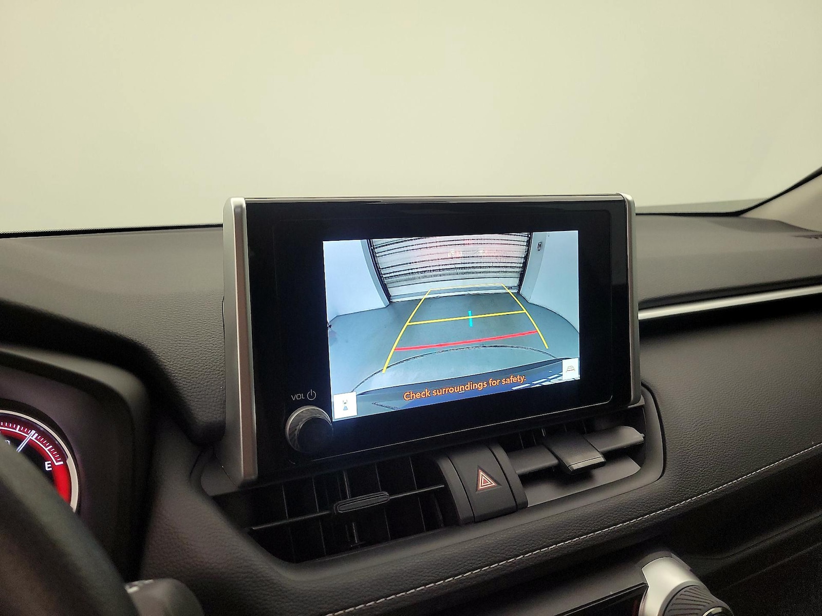 2025 Toyota RAV4 XLE - Photo 15