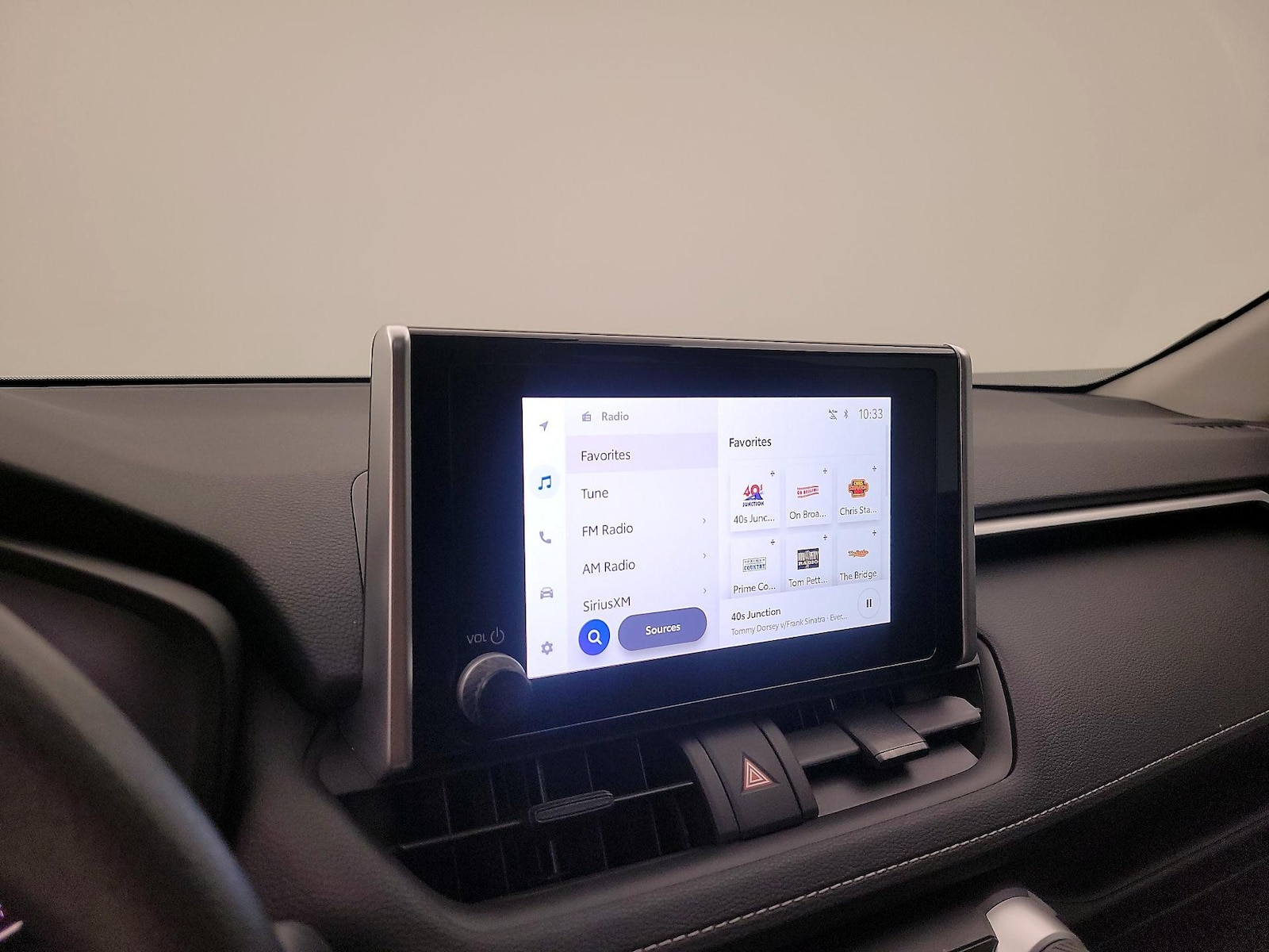 2025 Toyota RAV4 XLE - Photo 16