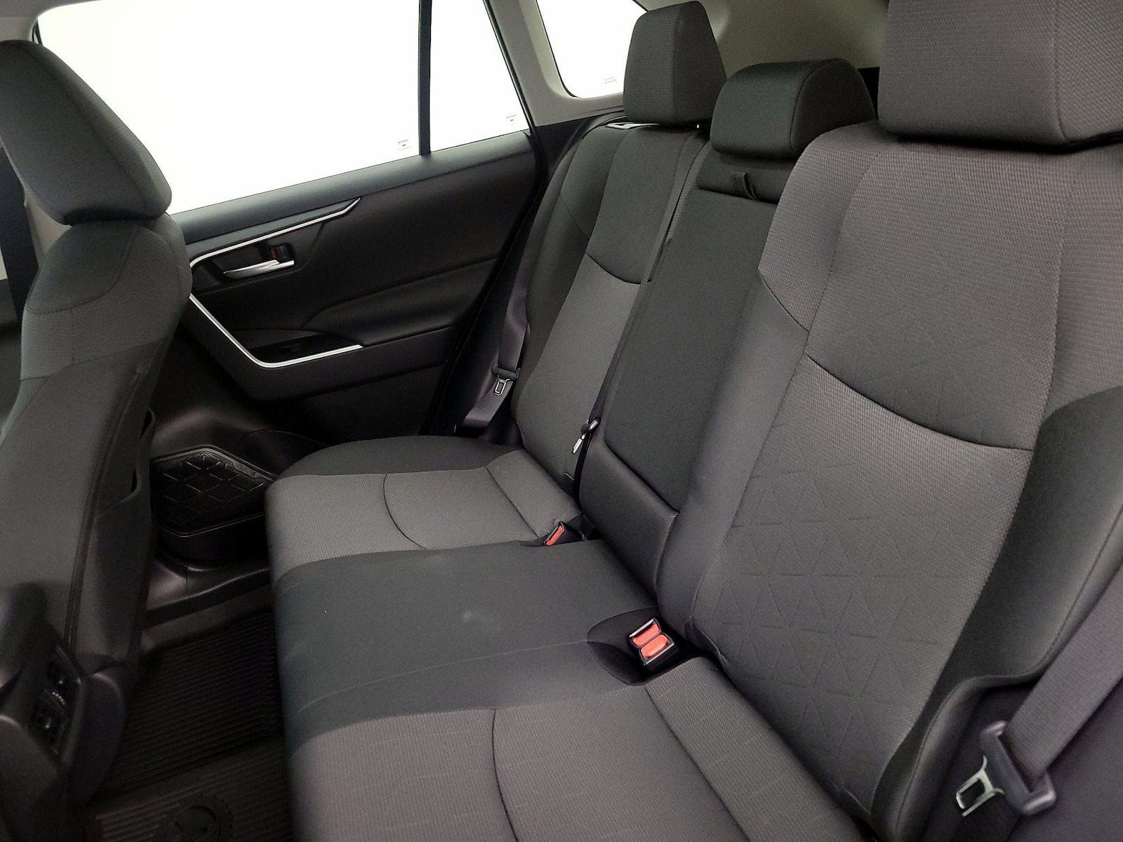 2025 Toyota RAV4 XLE - Photo 20