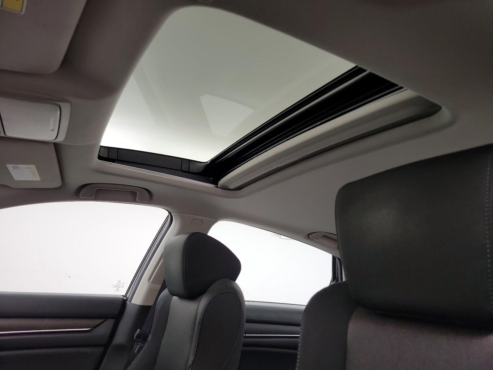 Sunroof(s) & Overhead Airbags