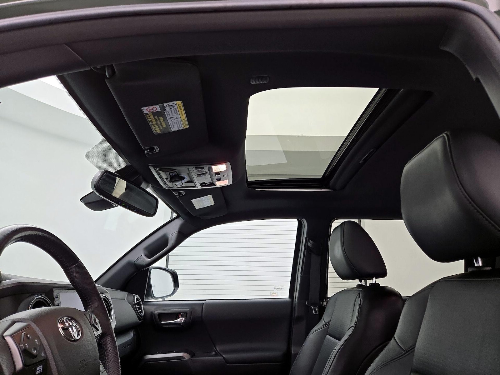Sunroof(s) & Overhead Airbags
