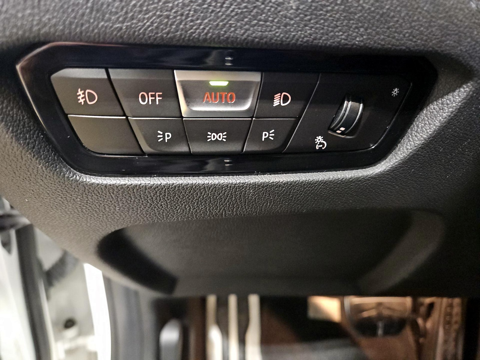 2022 BMW 3 Series 330i - Photo 14