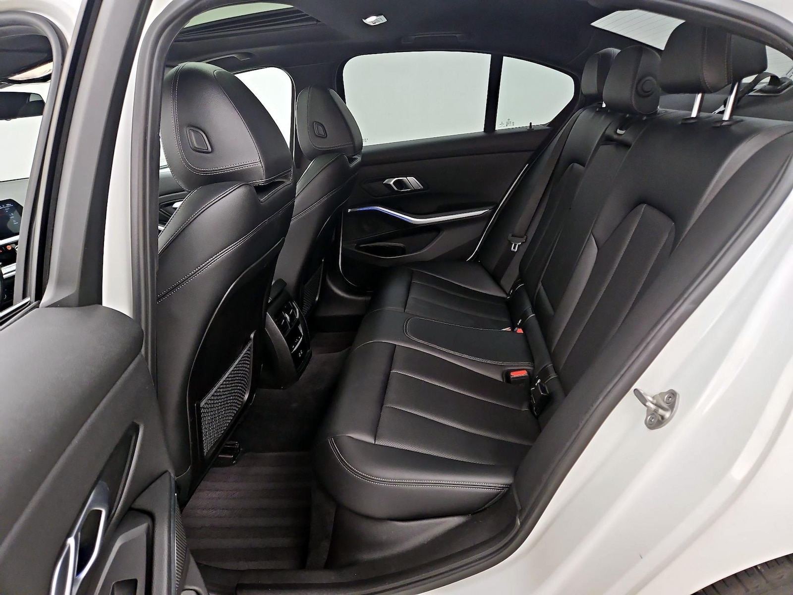 2022 BMW 3 Series 330i - Photo 22