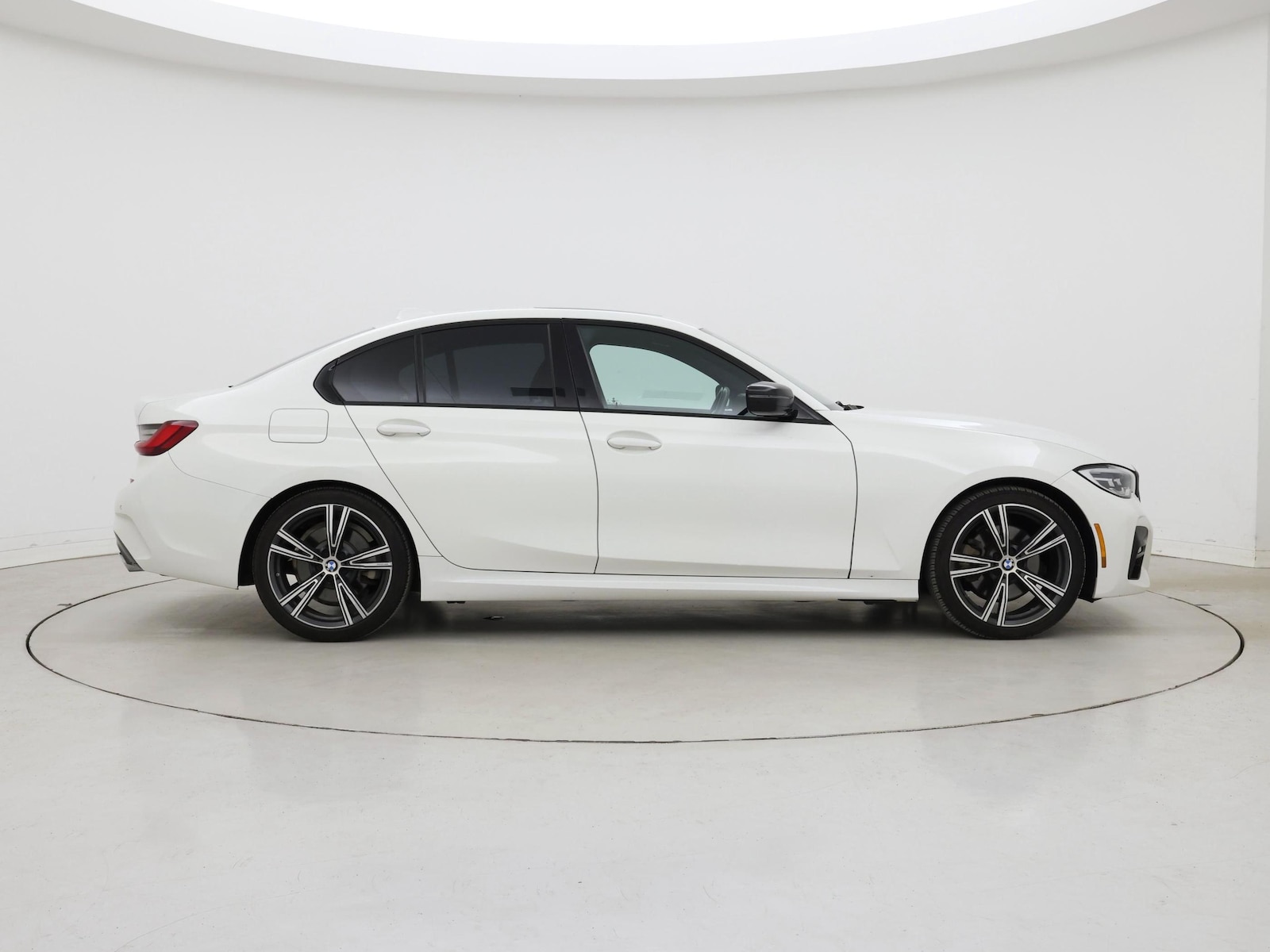 2022 BMW 3 Series 330i - Photo 8