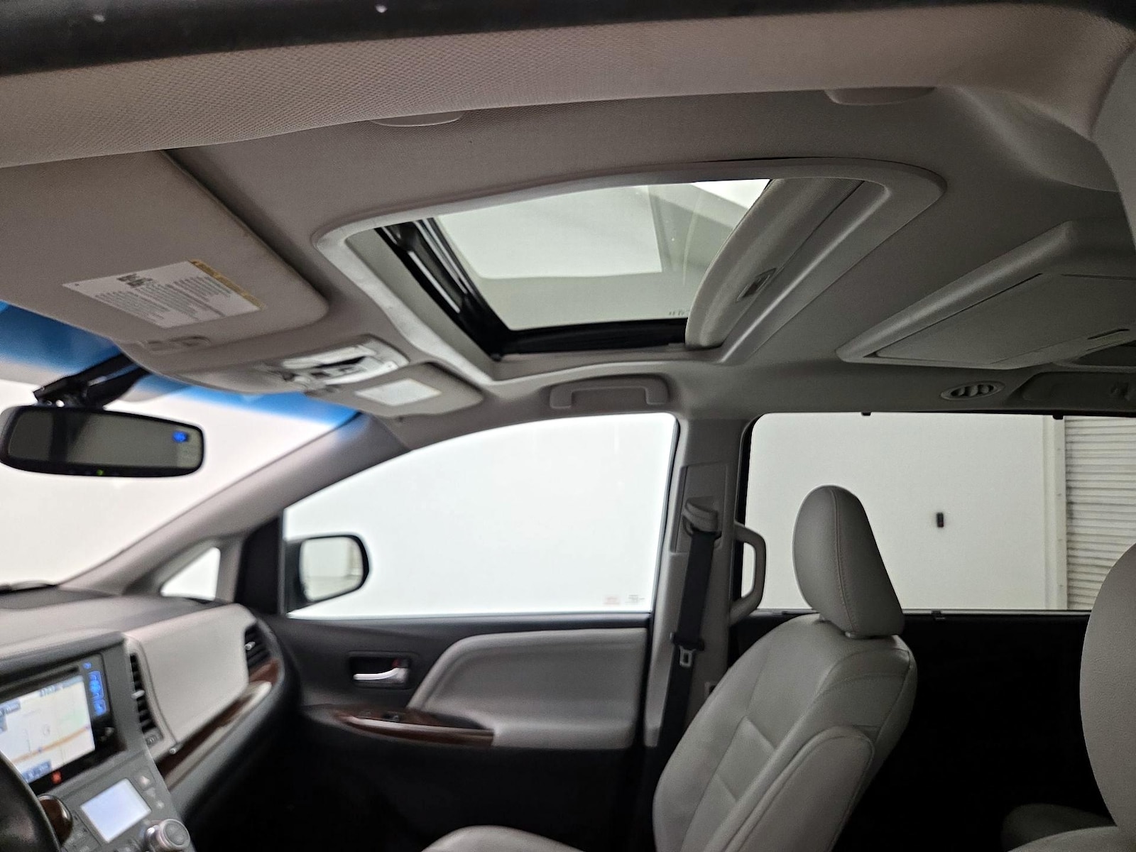 Sunroof(s) & Overhead Airbags
