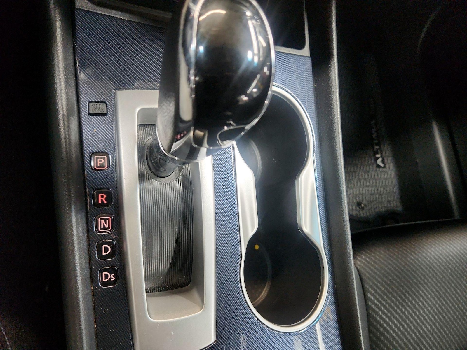 2018 Nissan Altima SR - Photo 18