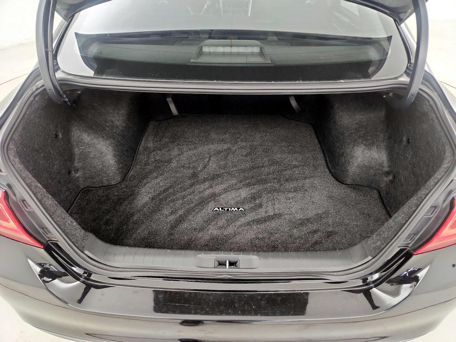 2018 Nissan Altima SR - Photo 21