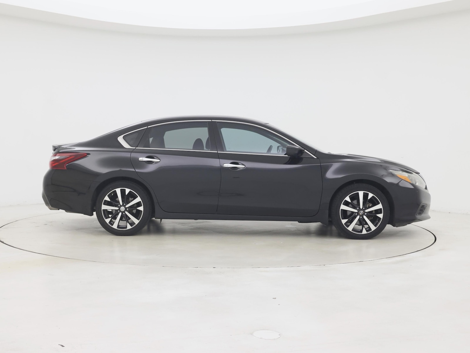 2018 Nissan Altima SR - Photo 8