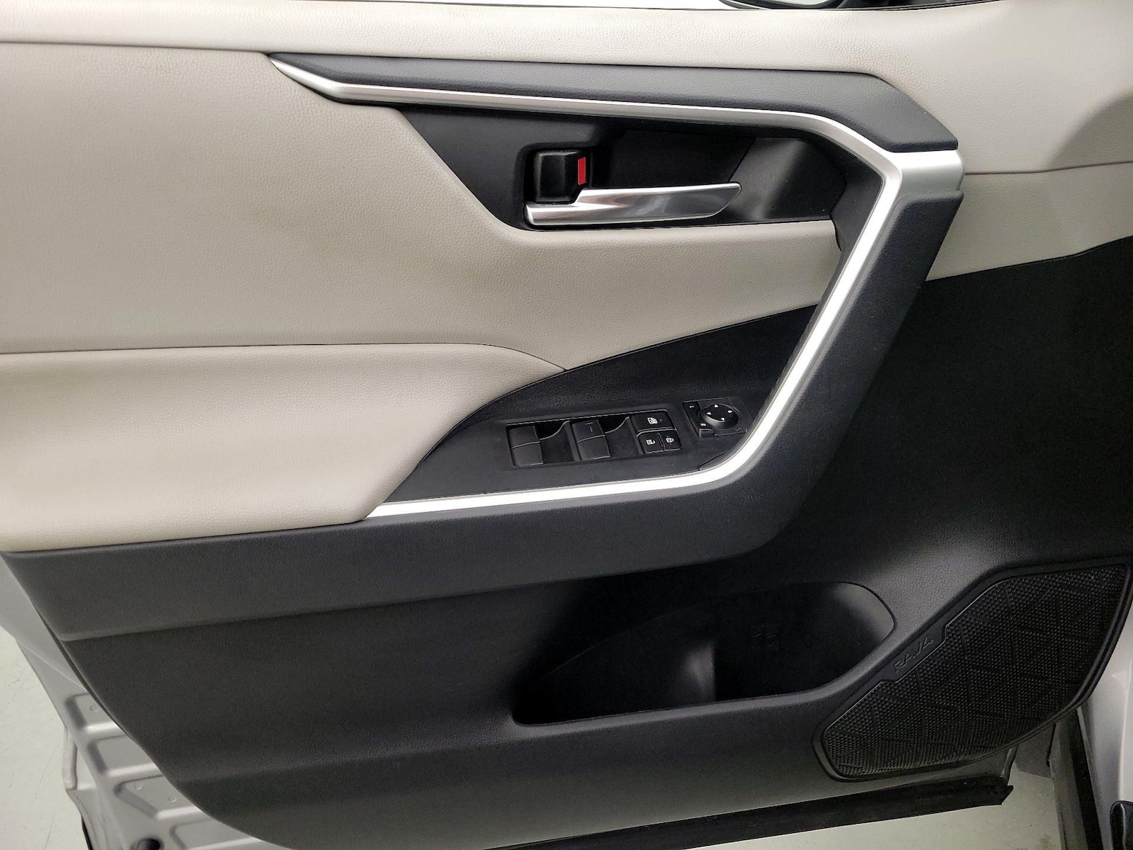 2019 Toyota RAV4 XLE - Photo 13