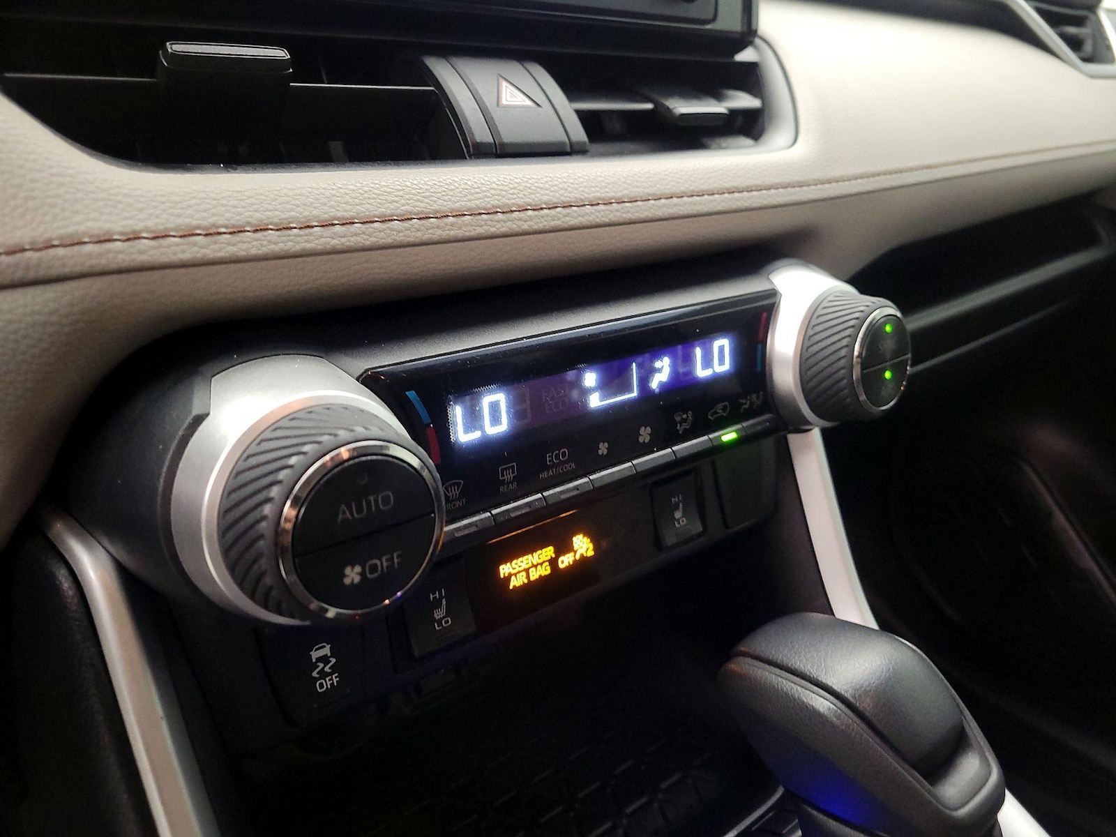 2019 Toyota RAV4 XLE - Photo 17