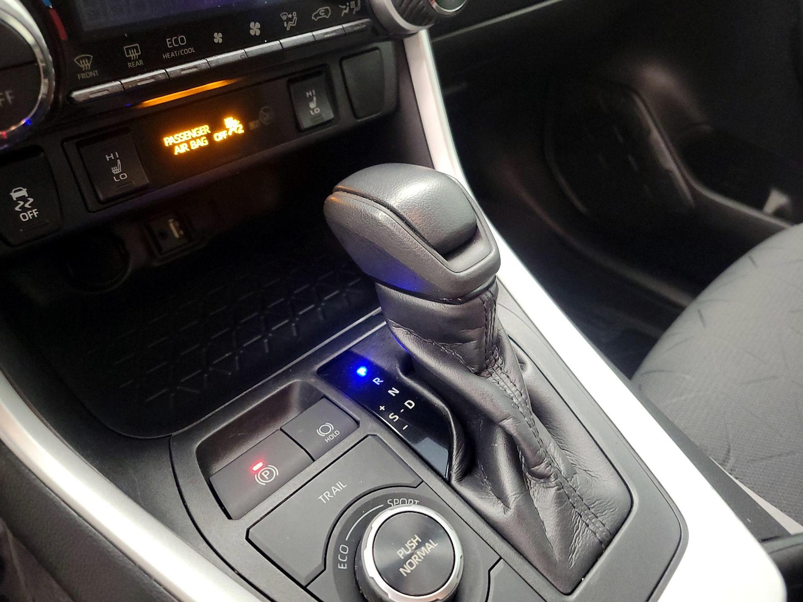 2019 Toyota RAV4 XLE - Photo 18