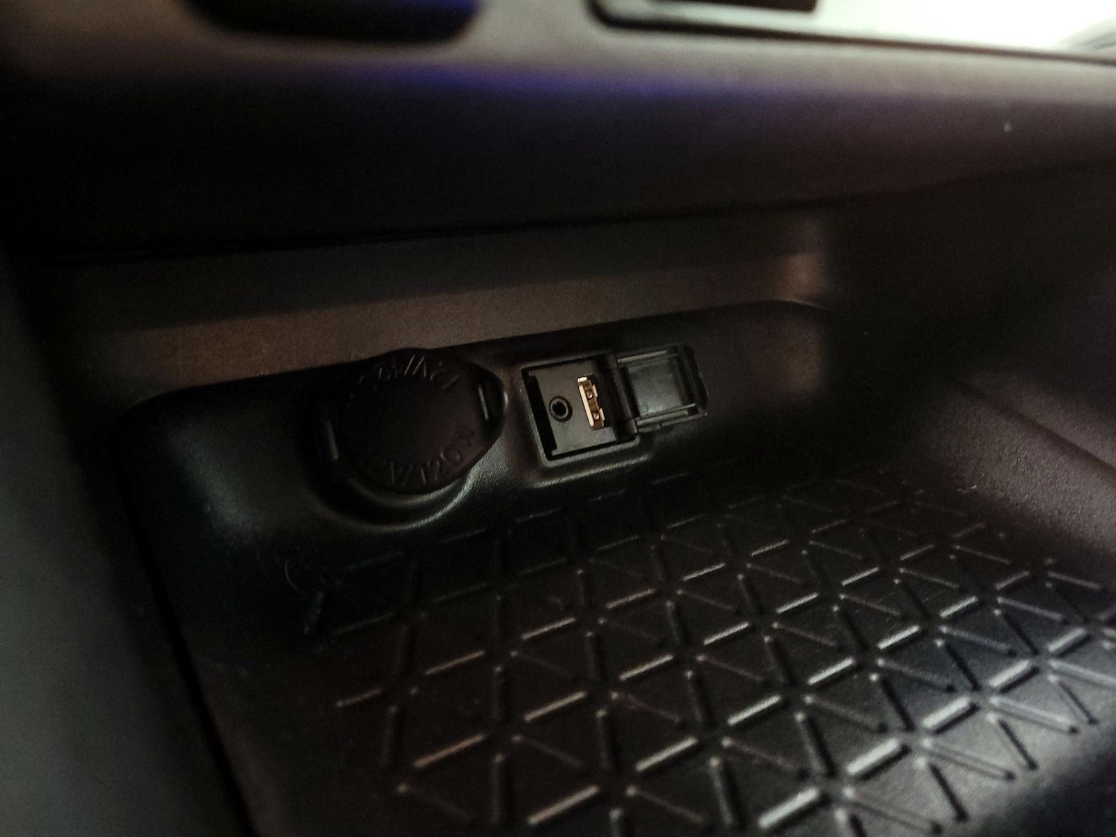 2019 Toyota RAV4 XLE - Photo 19
