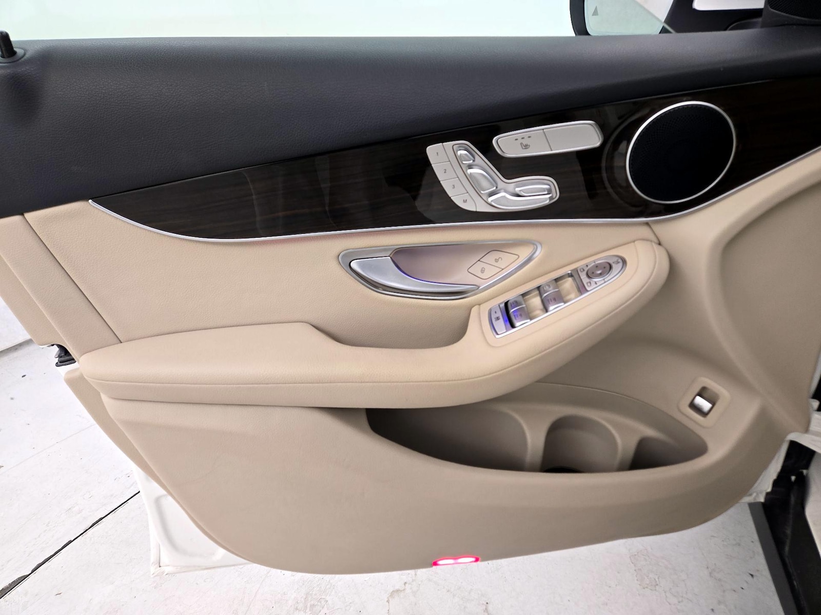 2022 Mercedes-Benz GLC GLC300 - Photo 13