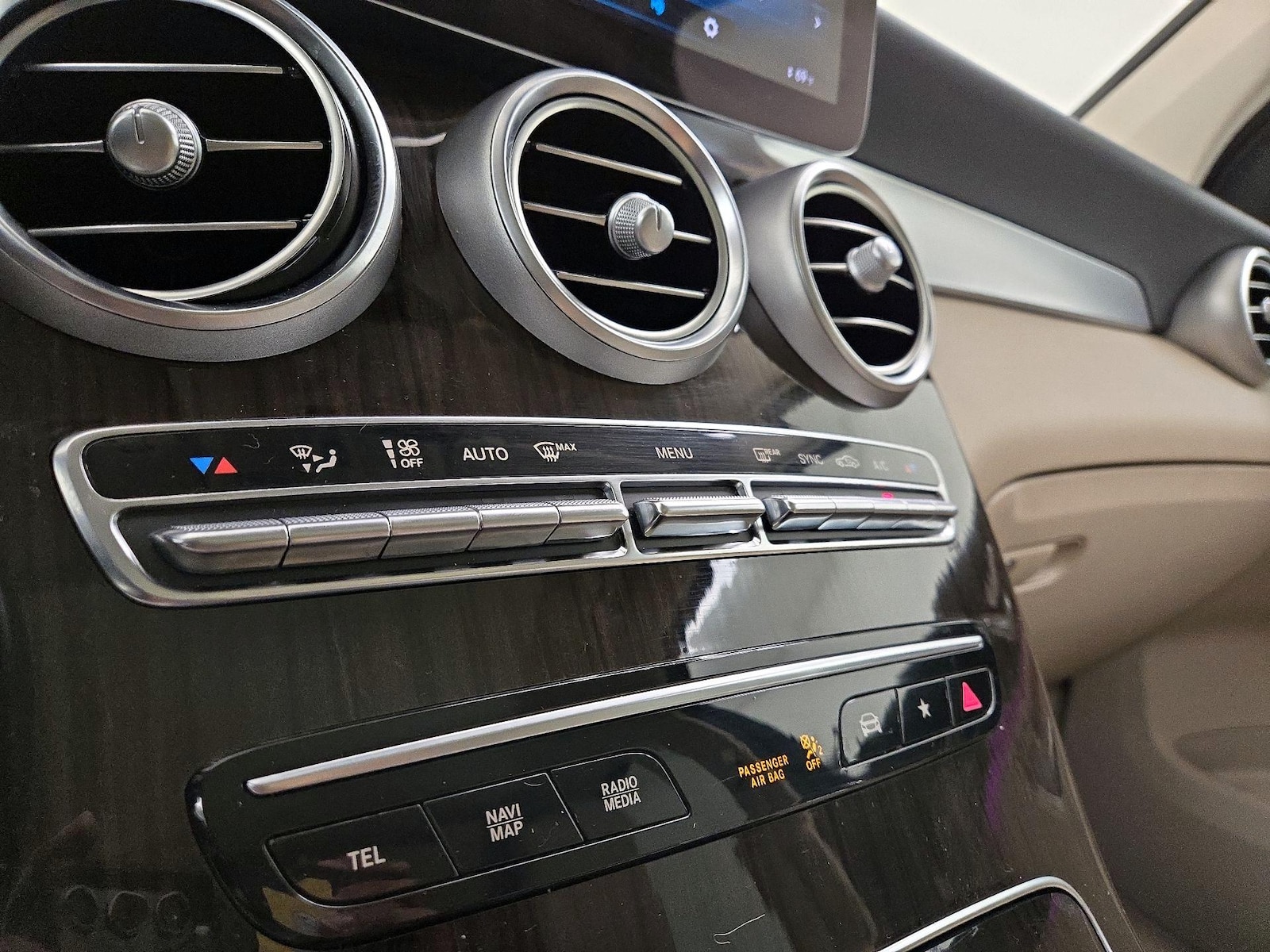 2022 Mercedes-Benz GLC GLC300 - Photo 17