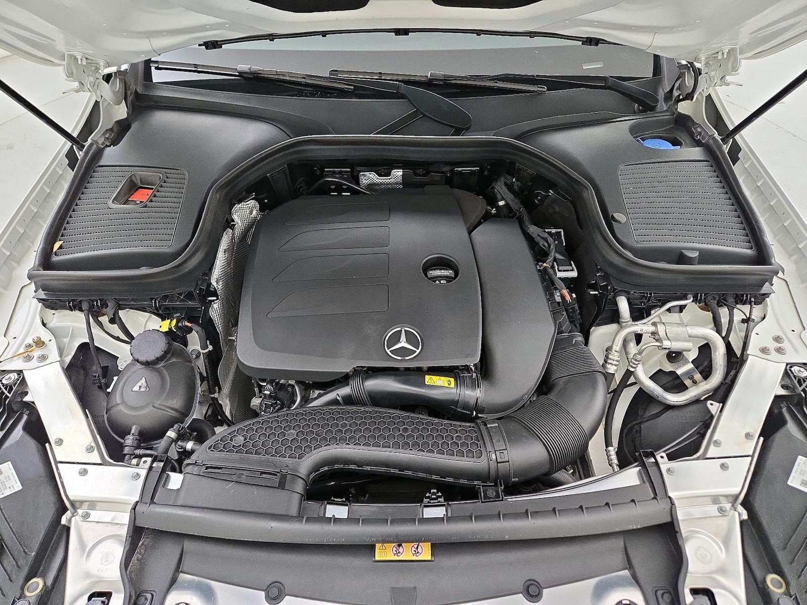 2022 Mercedes-Benz GLC GLC300 - Photo 23