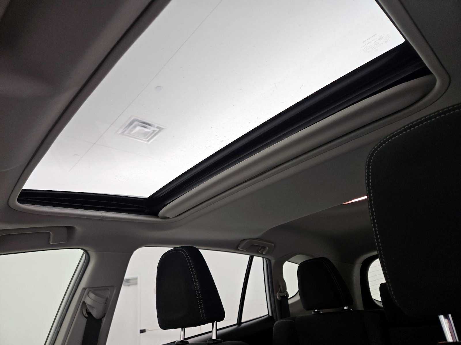 Sunroof(s) & Overhead Airbags
