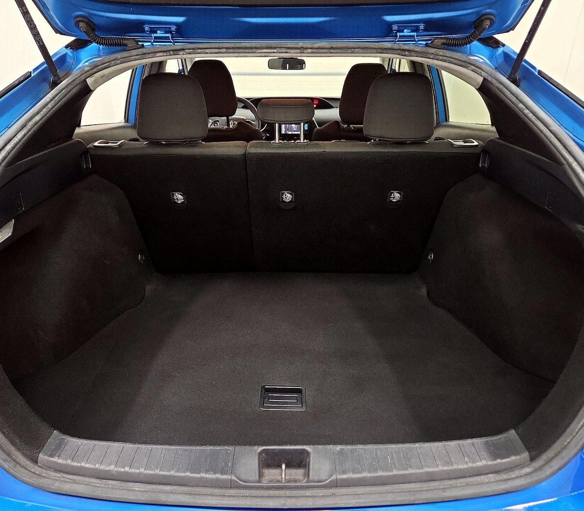 Trunk/Cargo (Seats Up)