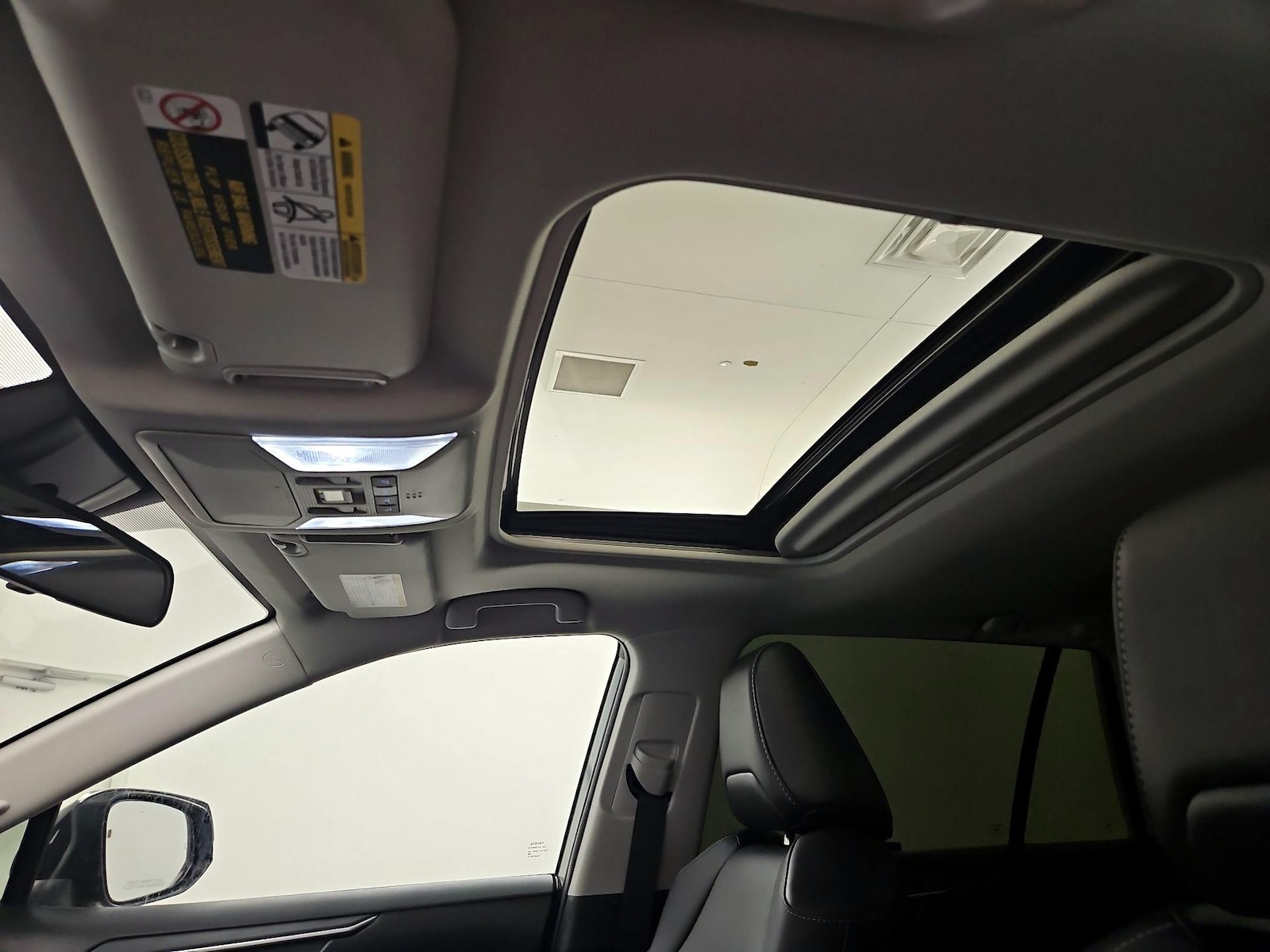Sunroof(s) & Overhead Airbags